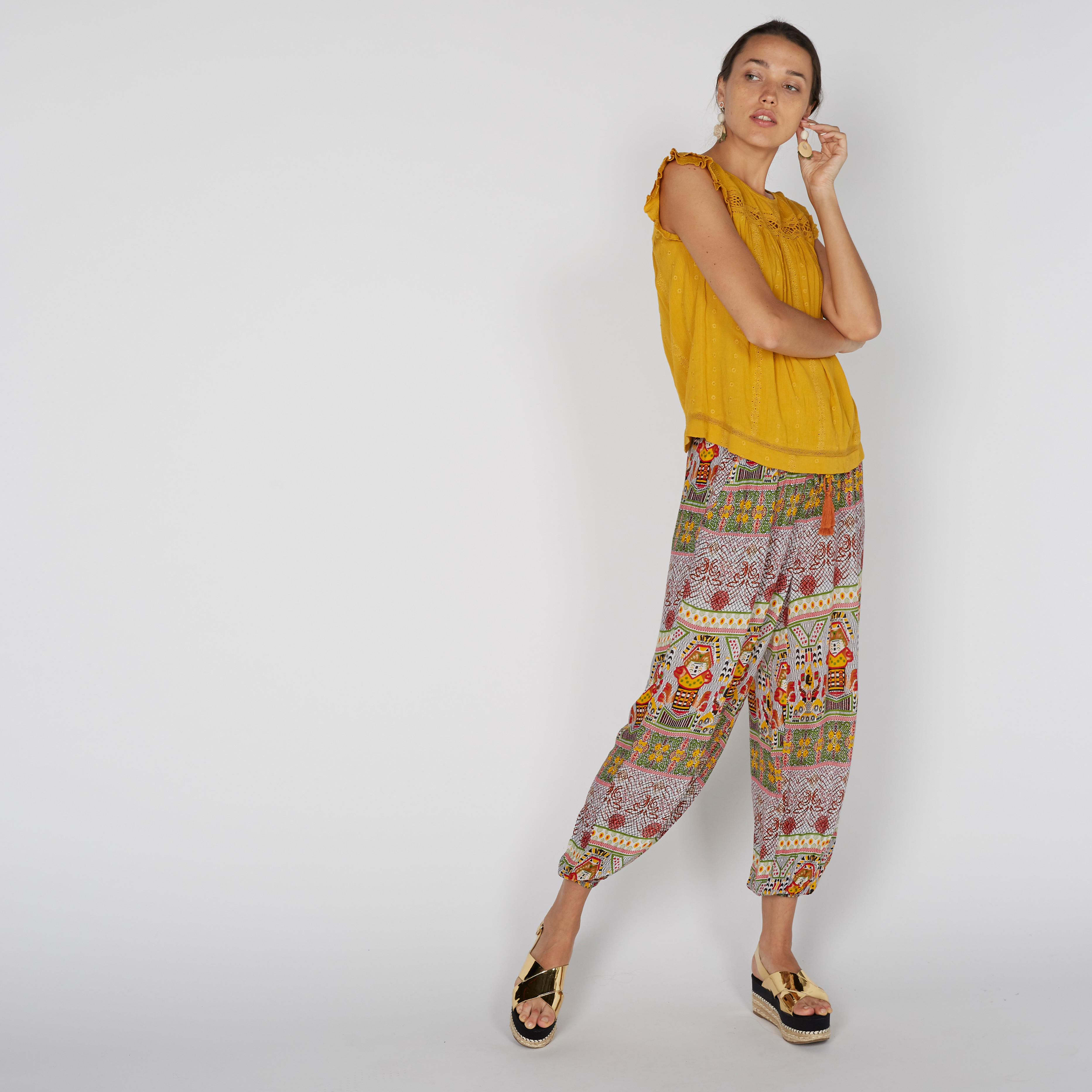 بلوزة دون أكمام بتفاصيل كشكش-women-clothing-shirtsandblouses-blouses-image-2