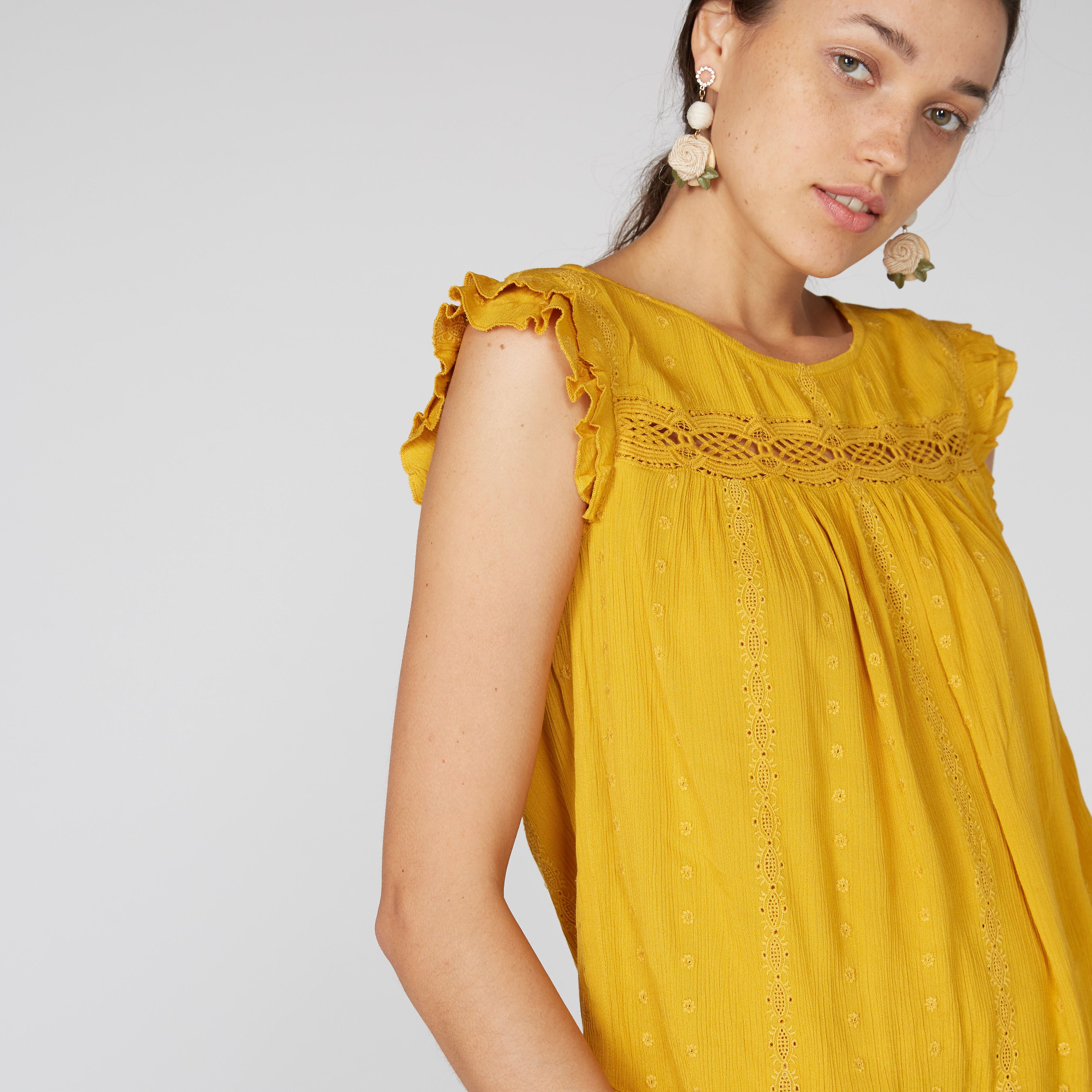 بلوزة دون أكمام بتفاصيل كشكش-women-clothing-shirtsandblouses-blouses-image-3