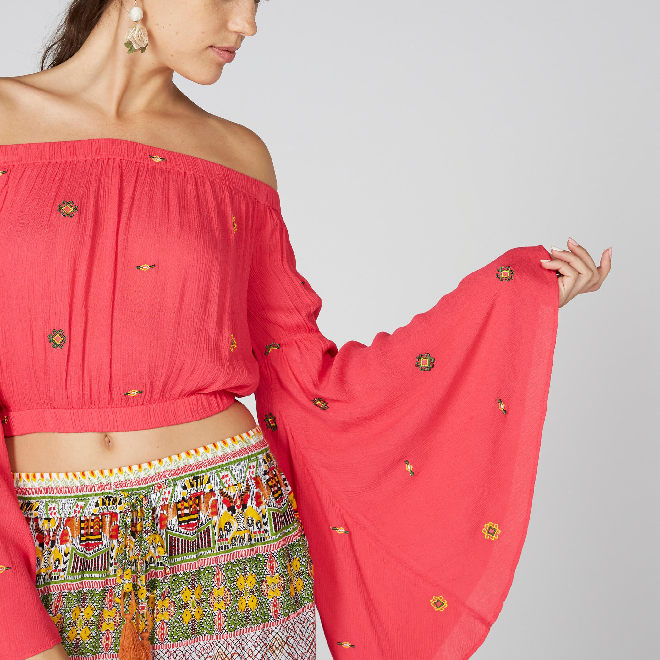 بلوزة قصيرة مكشوفة الأكتاف بأكمام واسعة-women-clothing-shirtsandblouses-blouses-image-2