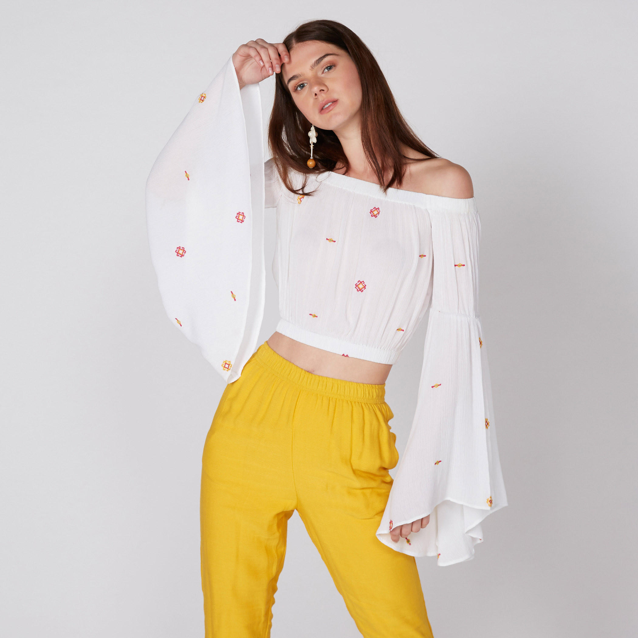 بلوزة مطرزة مكشوفة الكتفين بأكمام طويلة-women-clothing-shirtsandblouses-blouses-image-1