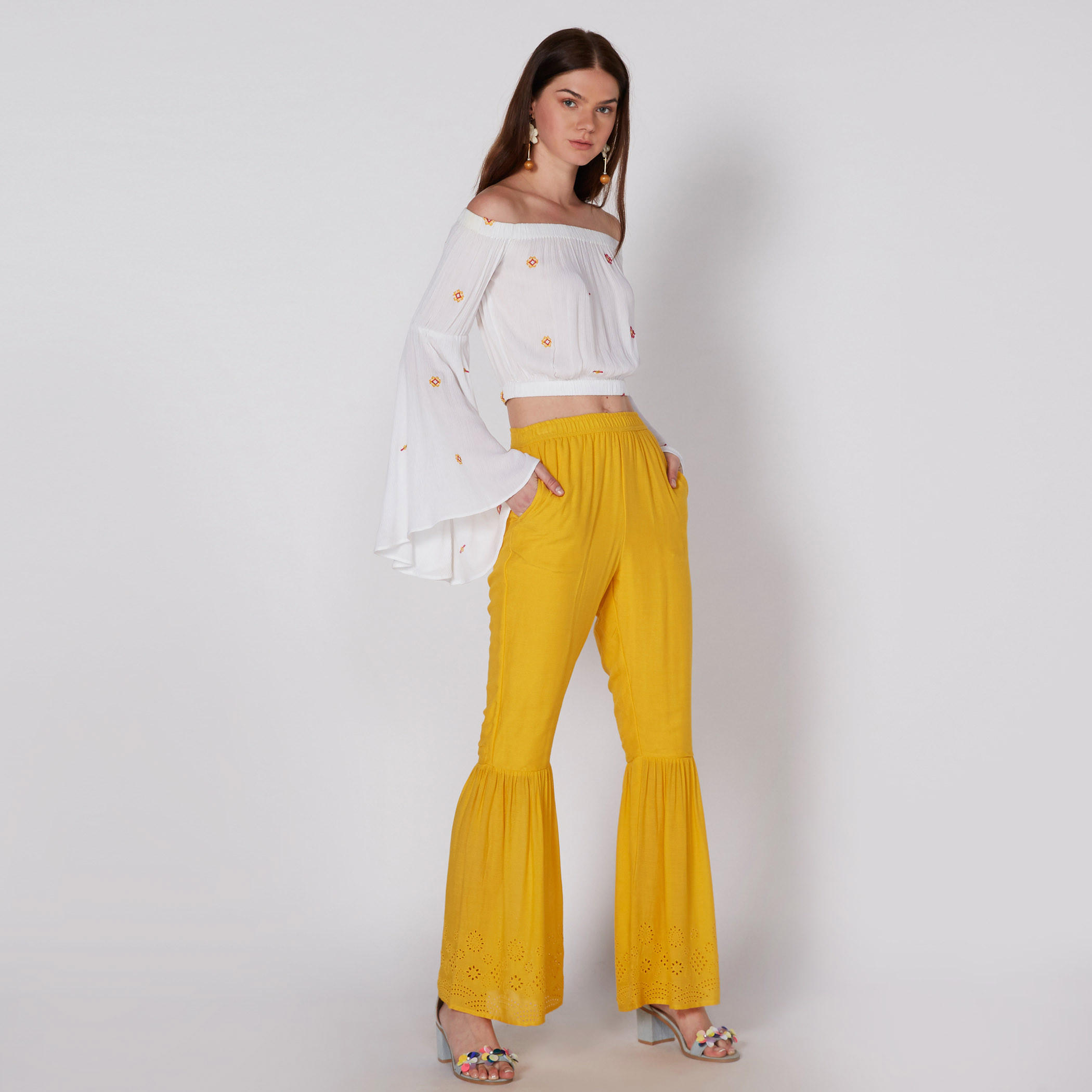 بلوزة مطرزة مكشوفة الكتفين بأكمام طويلة-women-clothing-shirtsandblouses-blouses-image-2