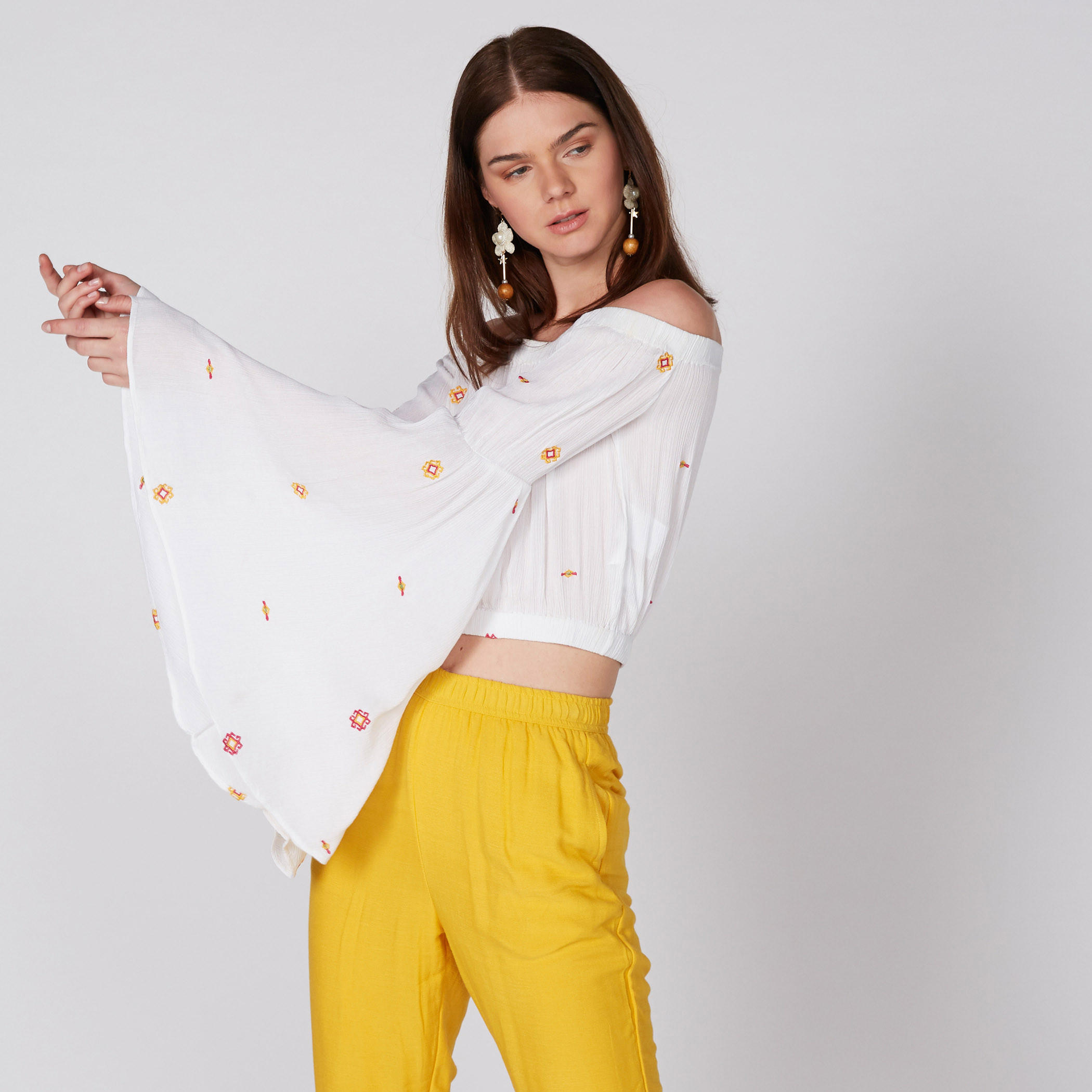 بلوزة مطرزة مكشوفة الكتفين بأكمام طويلة-women-clothing-shirtsandblouses-blouses-image-3
