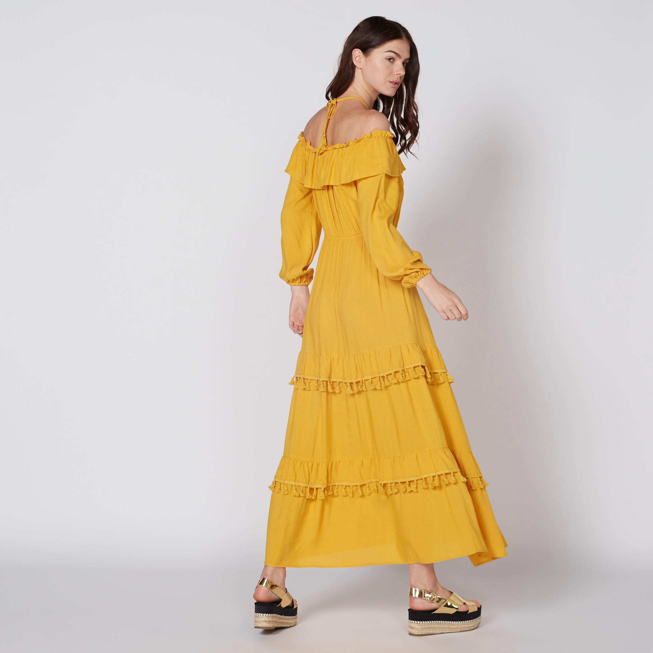فستان طويل مكشوف الأكتاف بأكمام كاملة وتفاصيل كشكش-women-clothing-dresses-image-5