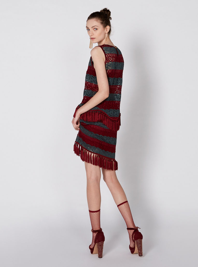 تنورة بخصر مطّاطي وتفاصيل دانتيل وشرّابات-women-clothing-bottoms-skirts-image-4