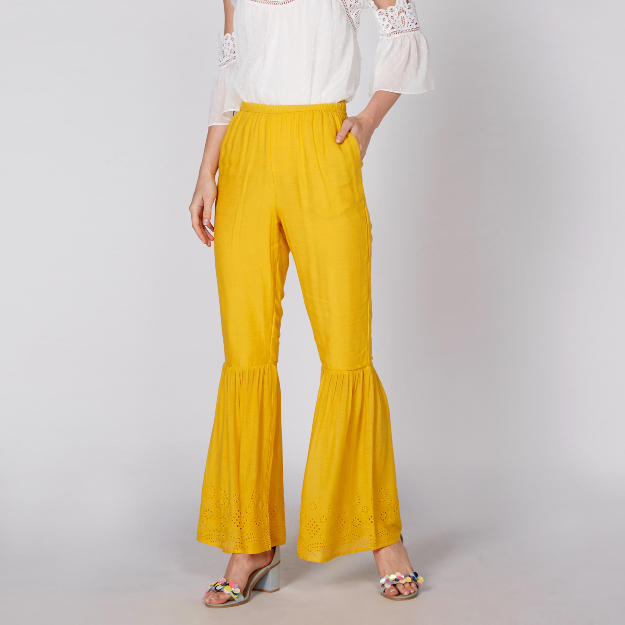 بنطال طويل بطبعات وخصر مطّاطي وجيوب-women-clothing-bottoms-trousers-image-1