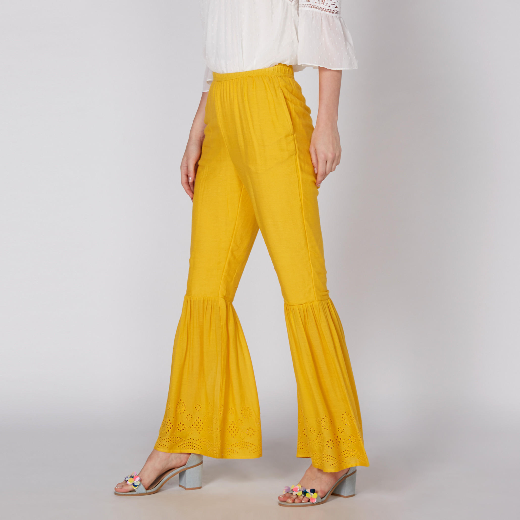 بنطال طويل بطبعات وخصر مطّاطي وجيوب-women-clothing-bottoms-trousers-image-3