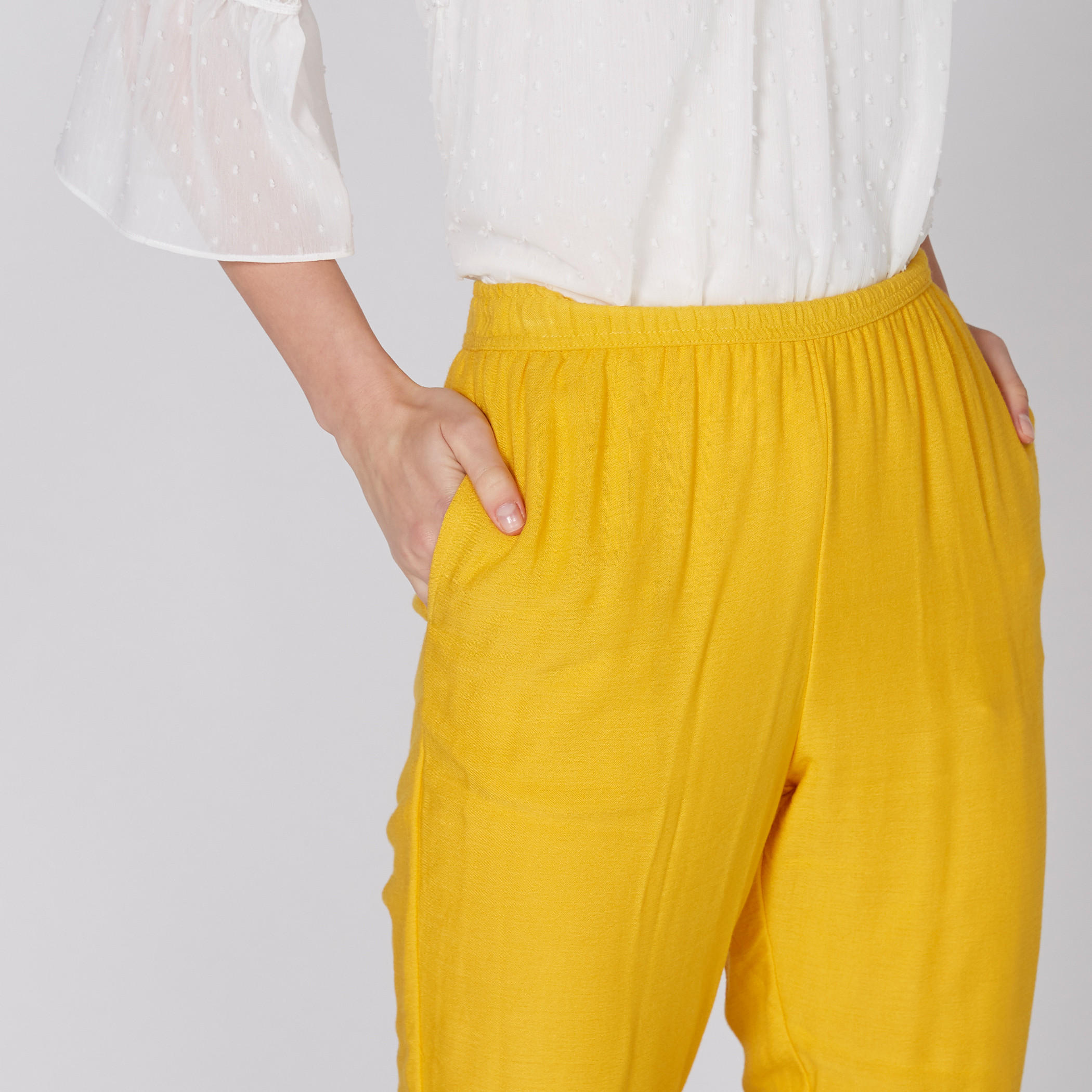 بنطال طويل بطبعات وخصر مطّاطي وجيوب-women-clothing-bottoms-trousers-image-4