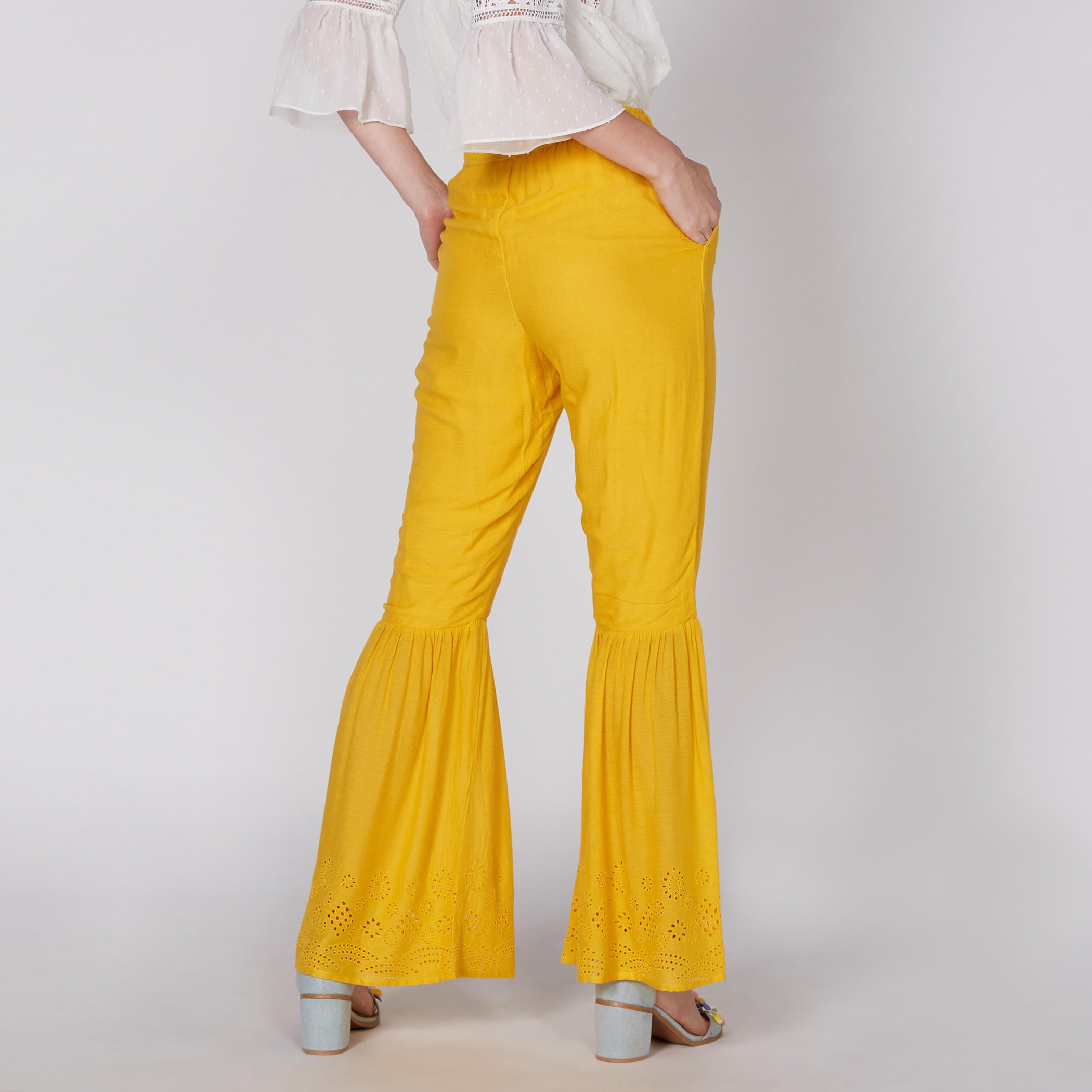 بنطال طويل بطبعات وخصر مطّاطي وجيوب-women-clothing-bottoms-trousers-image-5