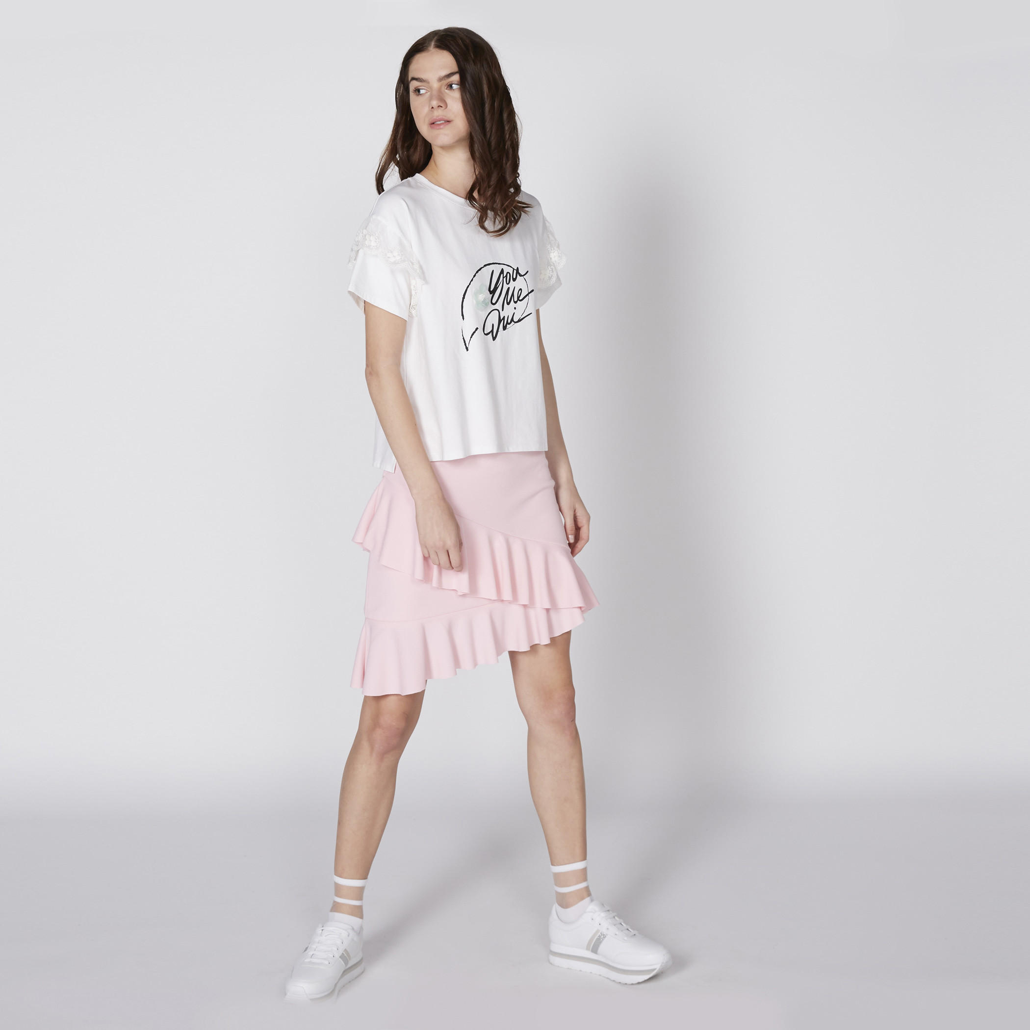 بلوزة بياقة مستديرة وتفاصيل دانتيل وطبعات-women-clothing-shirtsandblouses-blouses-image-1