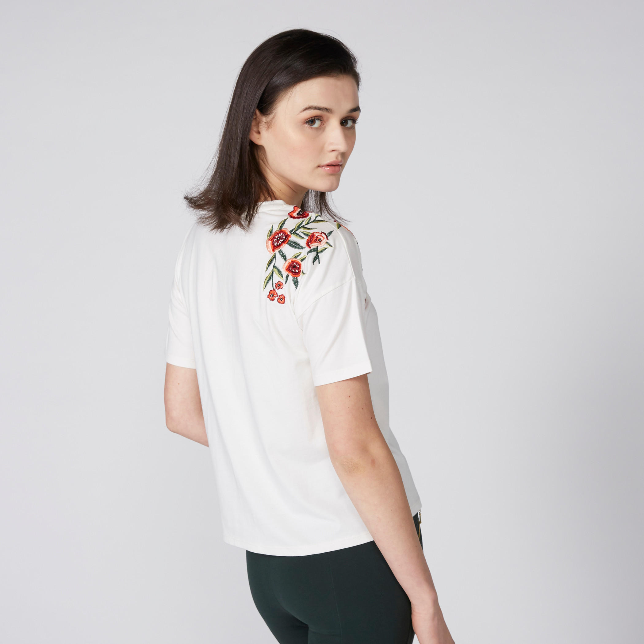 تيشيرت مطرّز بأكمام قصيرة-women-clothing-shirtsandblouses-shirts-image-2