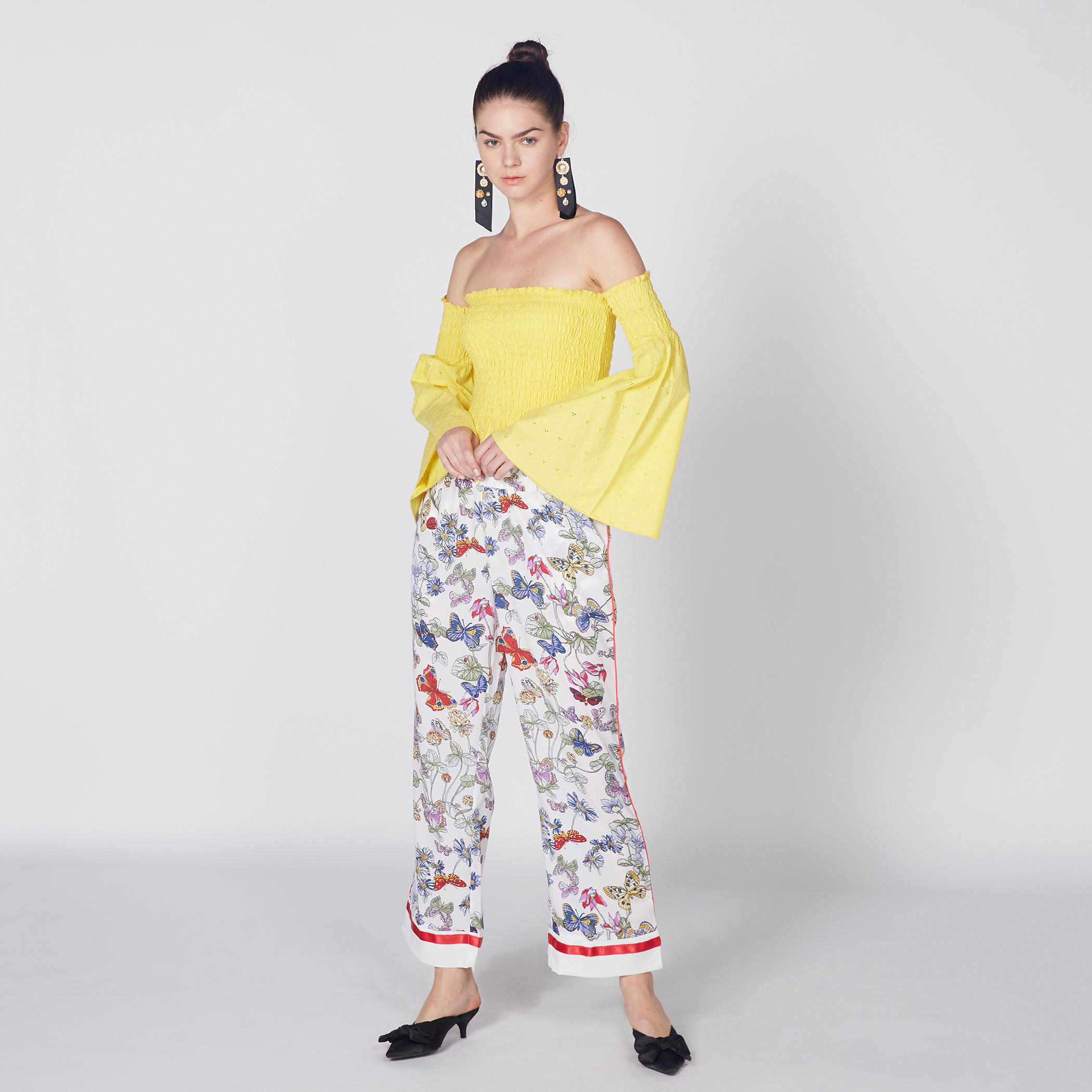 بلوزة شيفلي مكشوفة الأكتاف بتفاصيل مطرّزة-women-clothing-shirtsandblouses-blouses-image-4