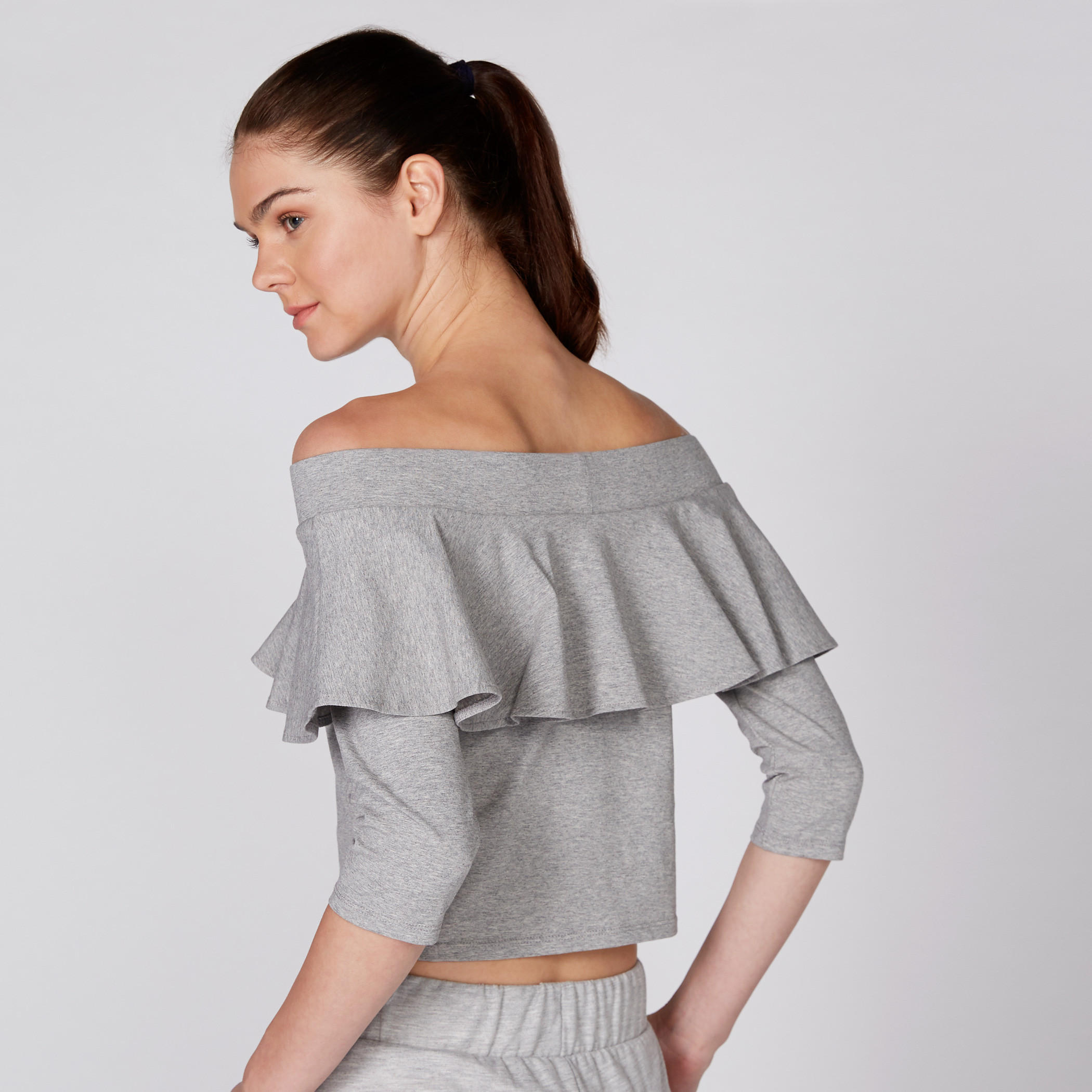 بلوزة بأكتاف مكشوفة وأكمام 3/4 بطبعات وكشكش-women-clothing-shirtsandblouses-blouses-image-4
