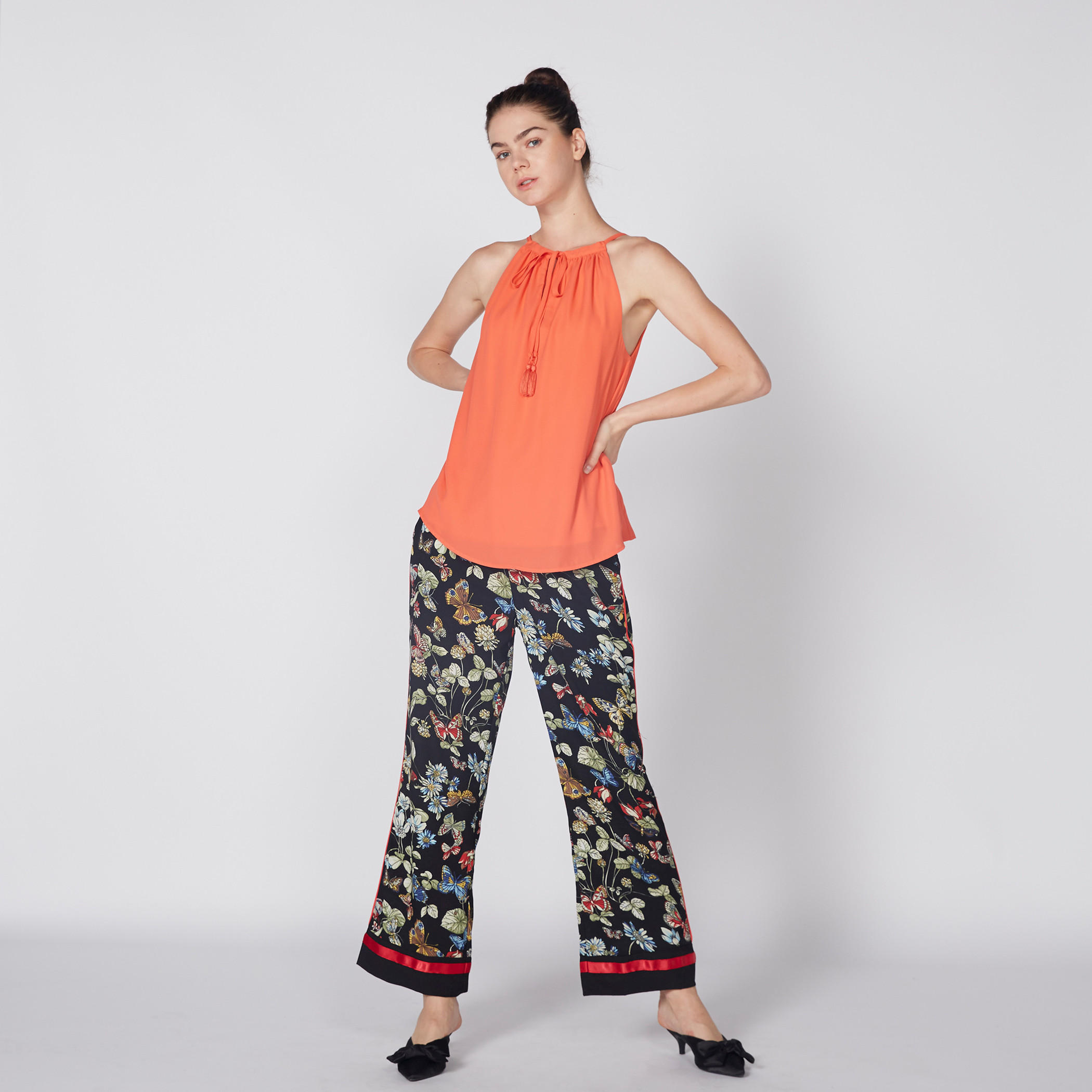 بلوزة بياقة هالتر ورباط-women-clothing-shirtsandblouses-blouses-image-1
