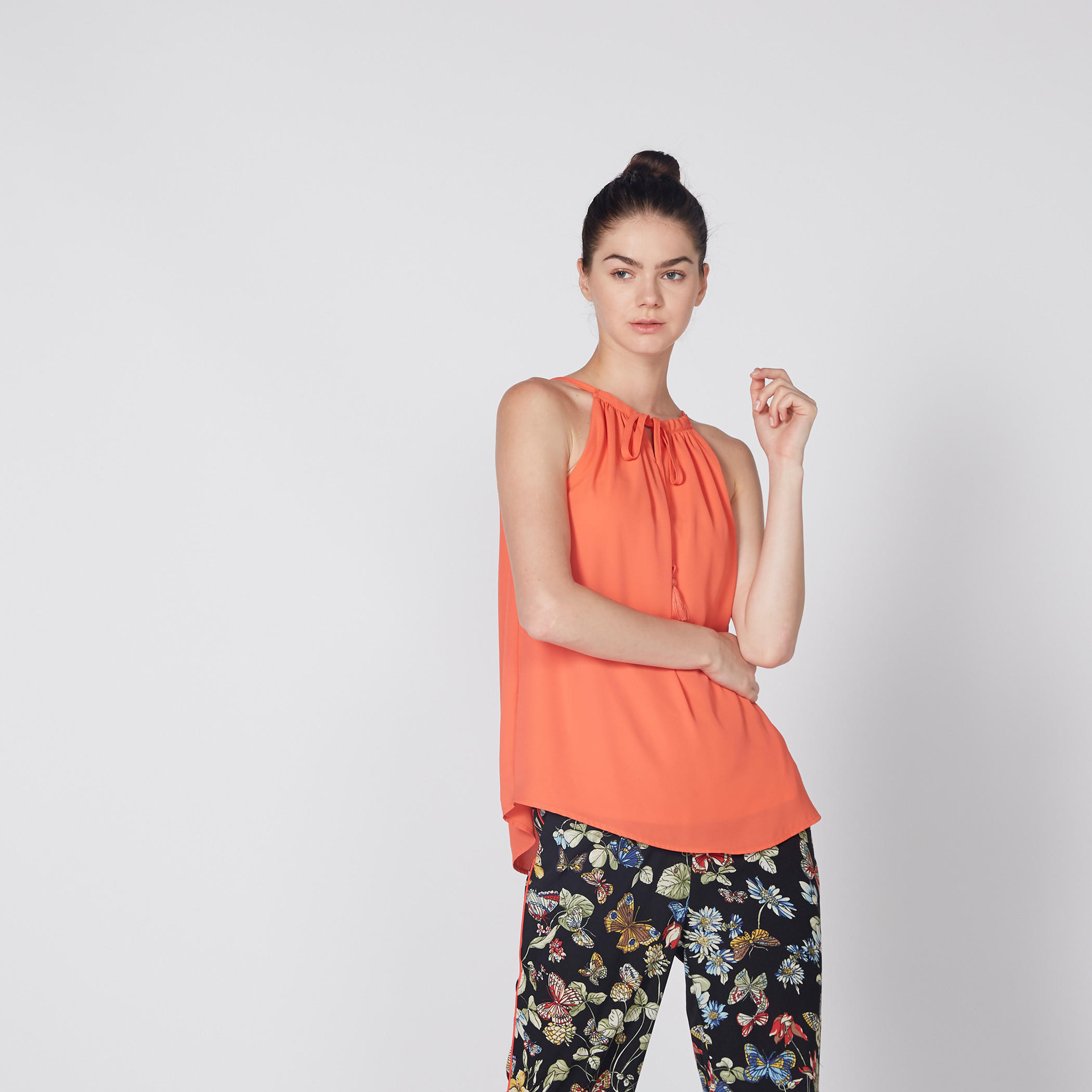 بلوزة بياقة هالتر ورباط-women-clothing-shirtsandblouses-blouses-image-2