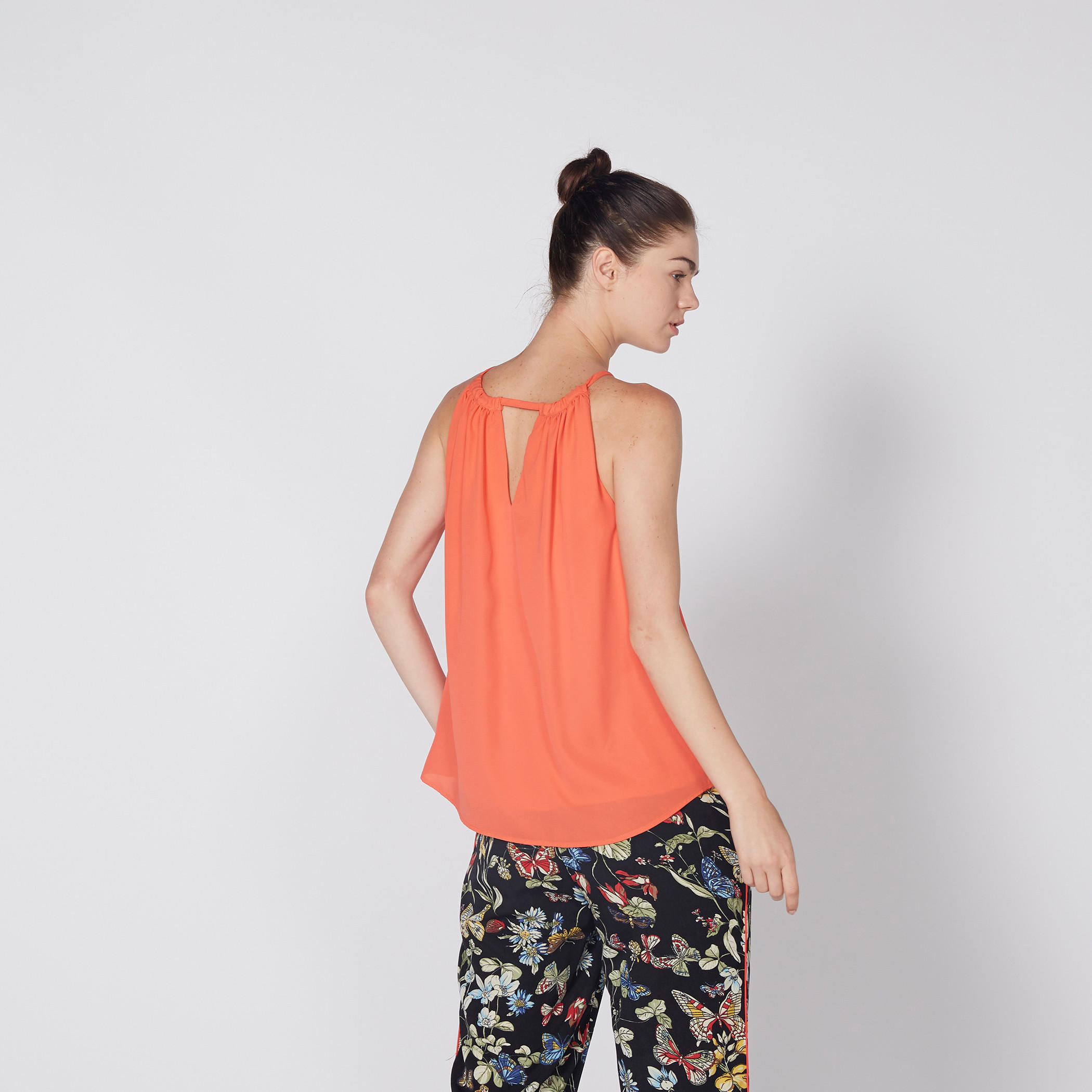 بلوزة بياقة هالتر ورباط-women-clothing-shirtsandblouses-blouses-image-4
