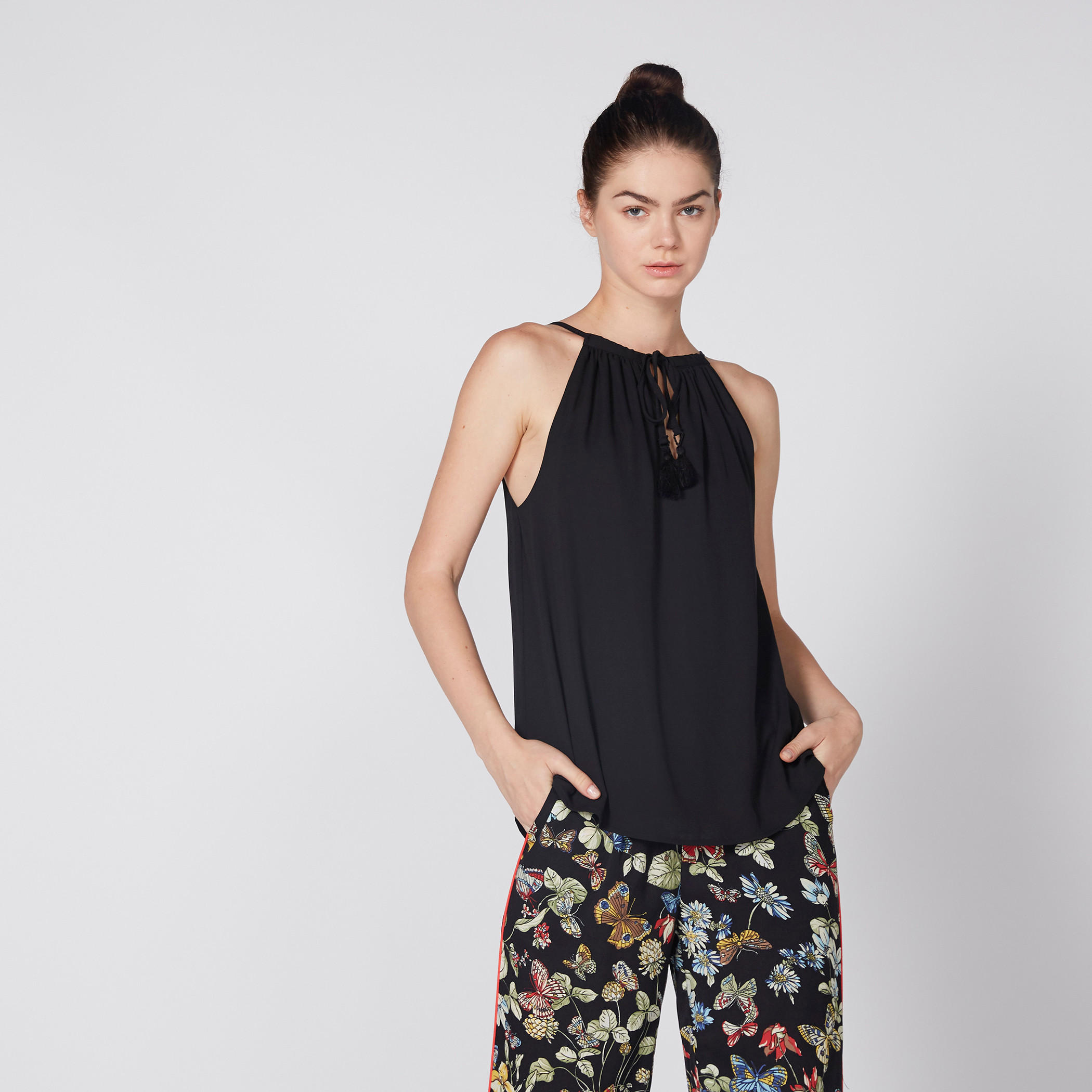 بلوزة دون أكمام بتفاصيل معقودة-women-clothing-shirtsandblouses-blouses-image-1
