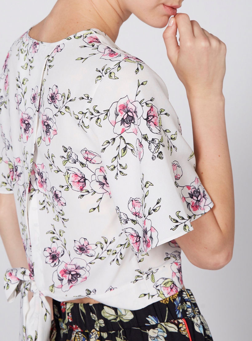بلوزة قصيرة بياقة V ورباط وطبعات-women-clothing-shirtsandblouses-blouses-image-2