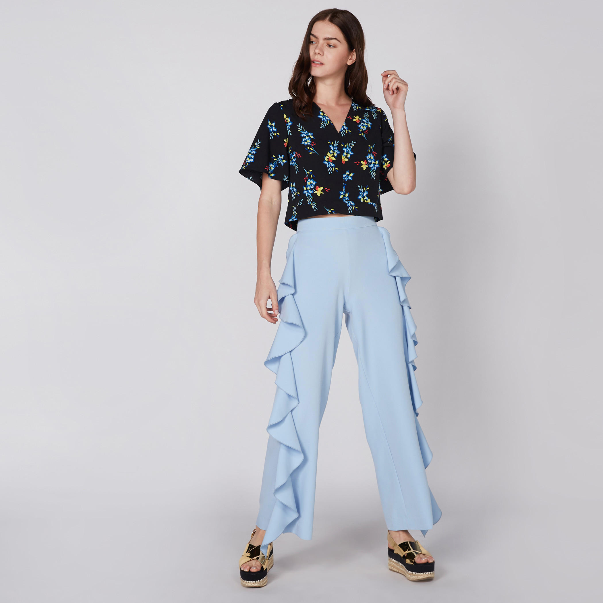 بلوزة قصيرة بياقة V ورباط إغلاق مع طبعات-women-clothing-shirtsandblouses-blouses-image-1