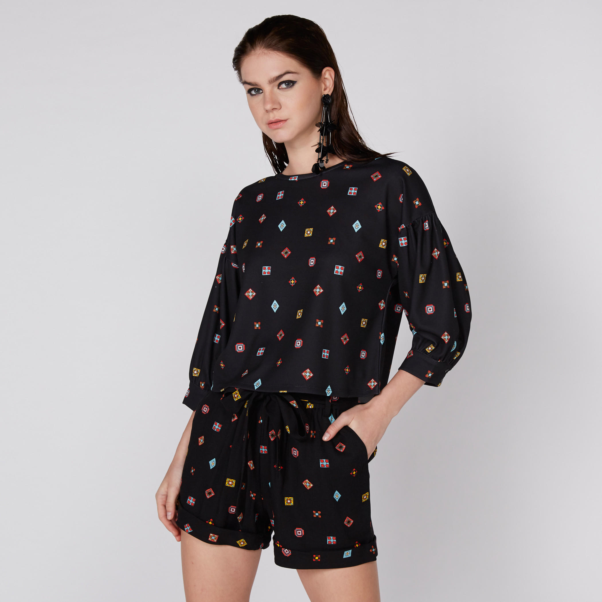 بلوزة بياقة قارب وأكمام بطول 3/4 وطبعات-women-clothing-shirtsandblouses-blouses-image-4