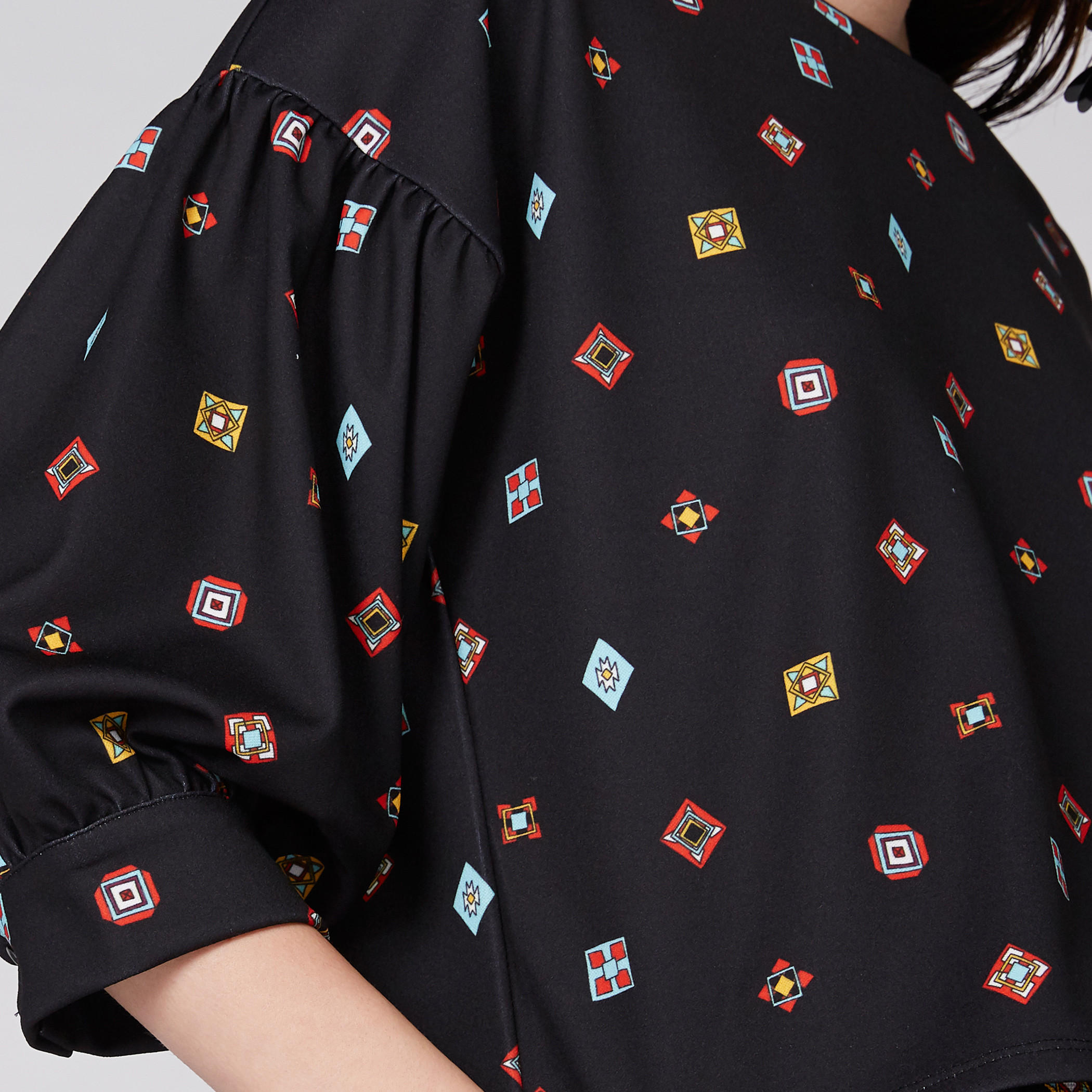 بلوزة بياقة قارب وأكمام بطول 3/4 وطبعات-women-clothing-shirtsandblouses-blouses-image-3