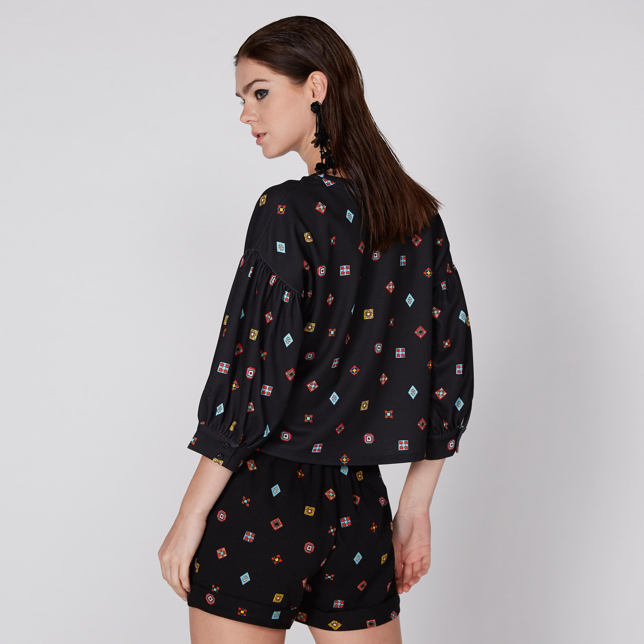 بلوزة بياقة قارب وأكمام بطول 3/4 وطبعات-women-clothing-shirtsandblouses-blouses-image-1
