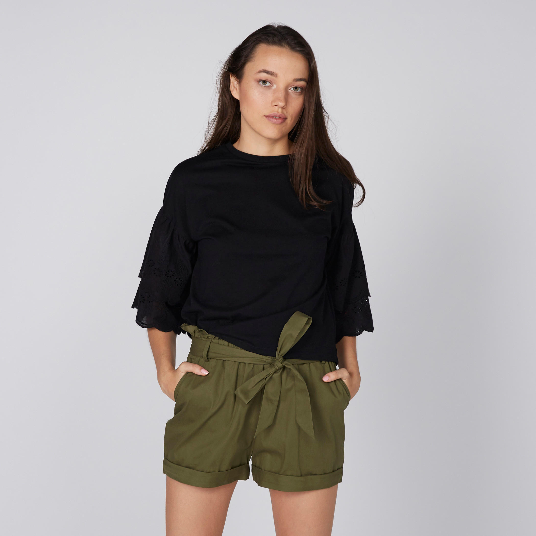 بلوزة بأكمام شيفلي متعددة الطبقات وياقة مستديرة-women-clothing-shirtsandblouses-blouses-image-2