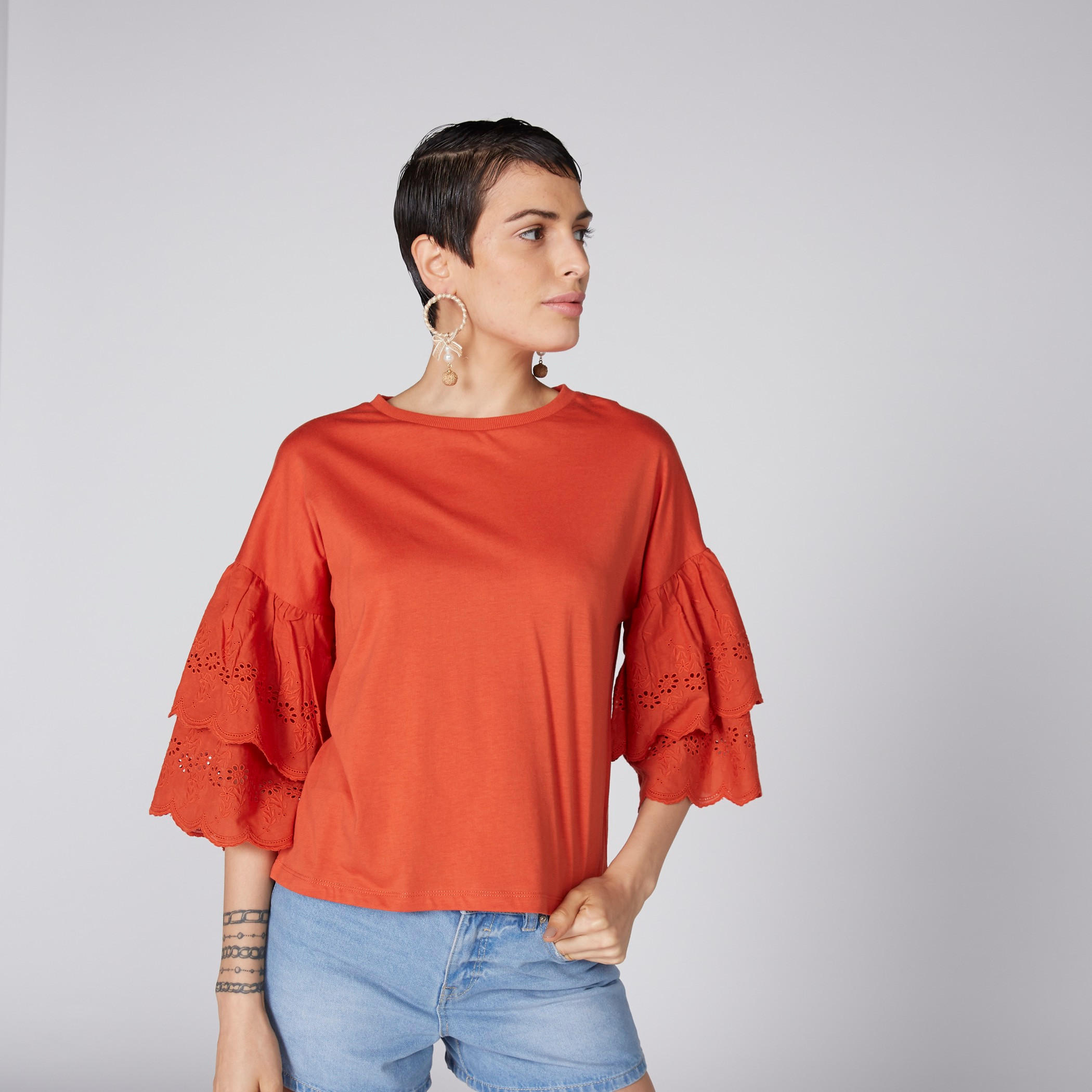بلوزة بياقة مستديرة وتفاصيل شيفلي وأكمام متعددة الطبقات-women-clothing-shirtsandblouses-blouses-image-3