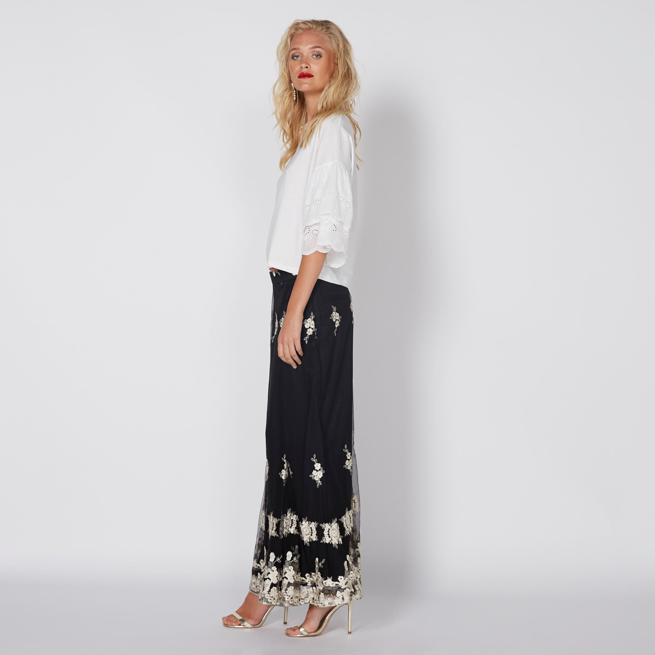 بلوزة شيفلي قصيرة بياقة مستديرة وتفاصيل كشكش-women-clothing-shirtsandblouses-blouses-image-2