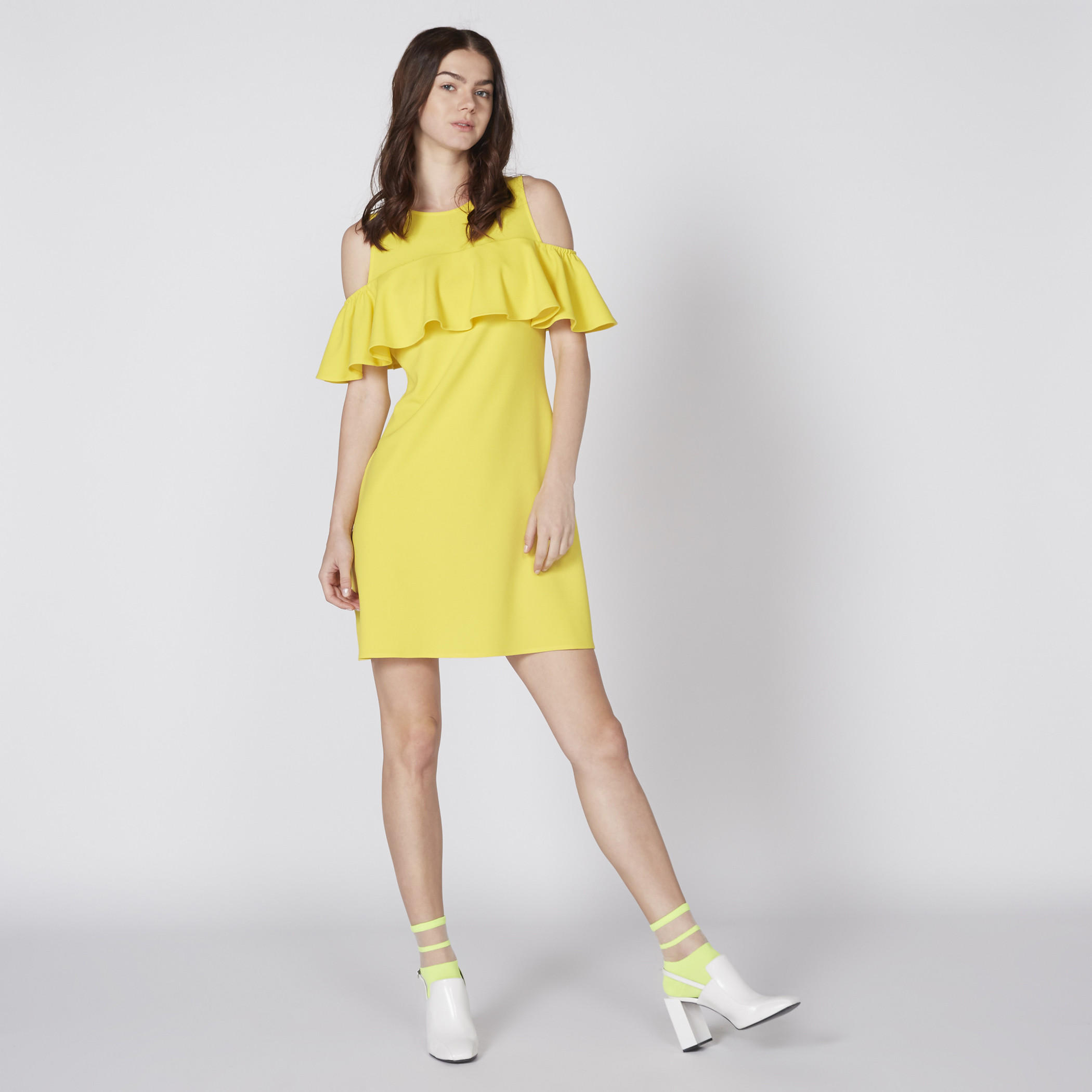 فستان قصير بياقة مستديرة وأكتاف مكشوفة مع تفاصيل كشكش-women-clothing-dresses-image-1
