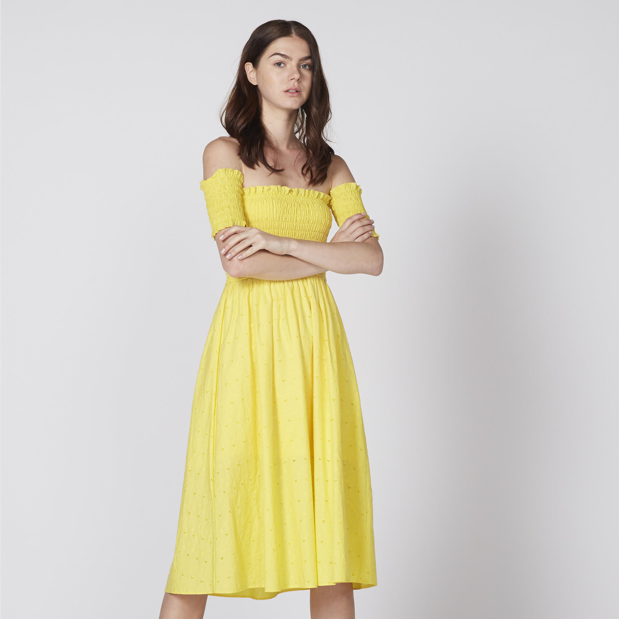 فستان متوسط الطول مكشوف الأكتاف بتفاصيل شيفلي-women-clothing-dresses-image-3