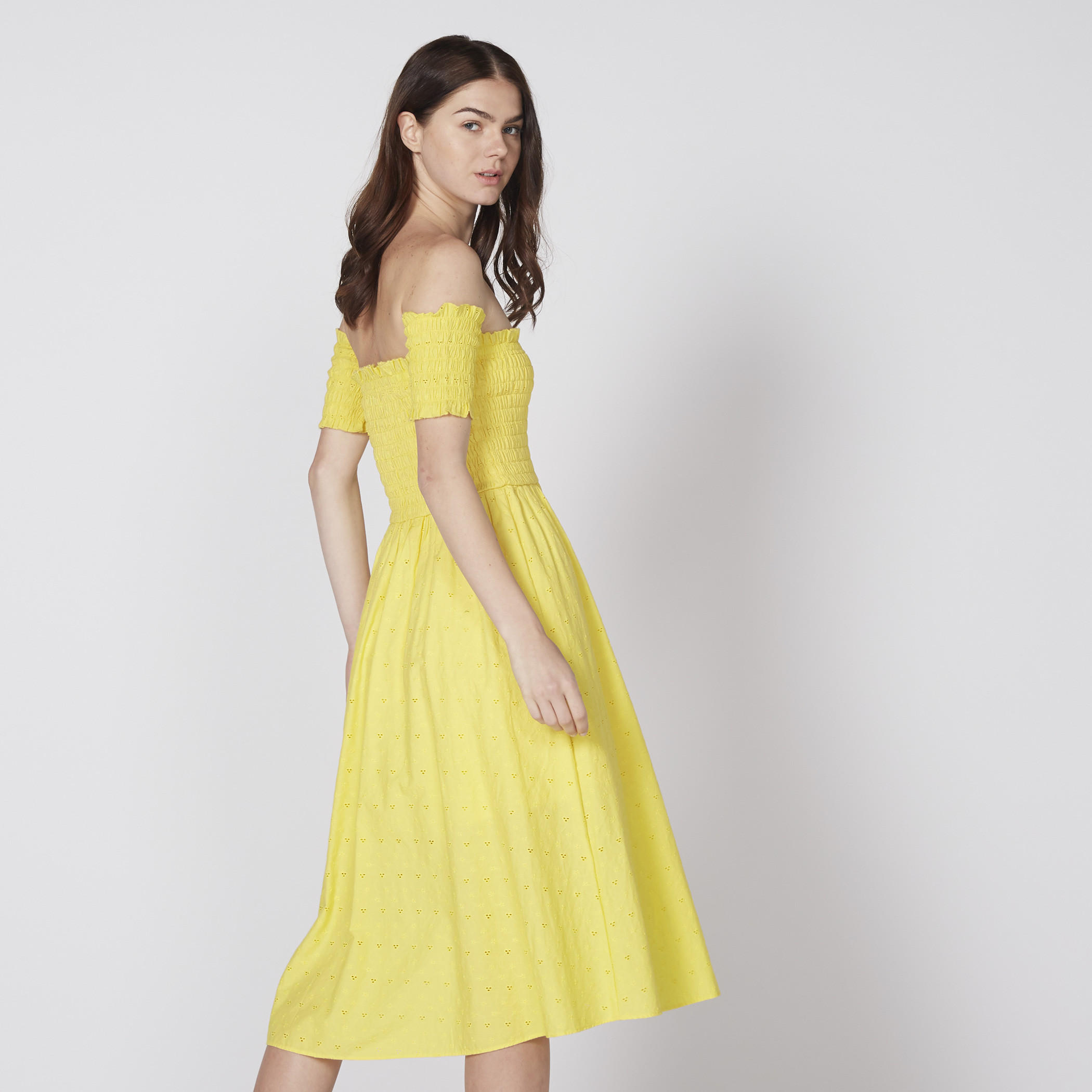 فستان متوسط الطول مكشوف الأكتاف بتفاصيل شيفلي-women-clothing-dresses-image-4