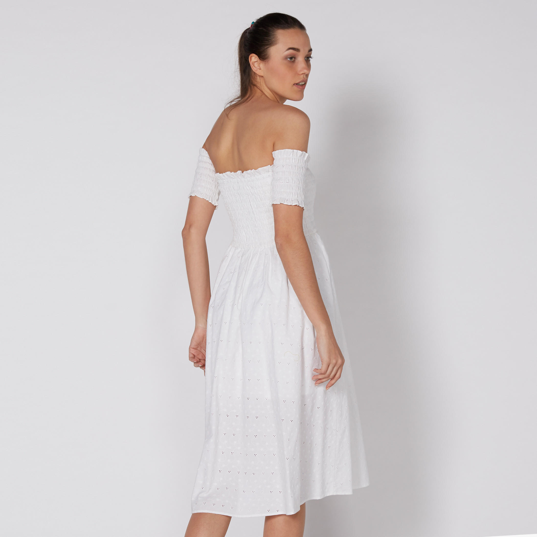 فستان متوسط الطول مكشوف الأكتاف بتفاصيل شيفلي-women-clothing-dresses-image-4