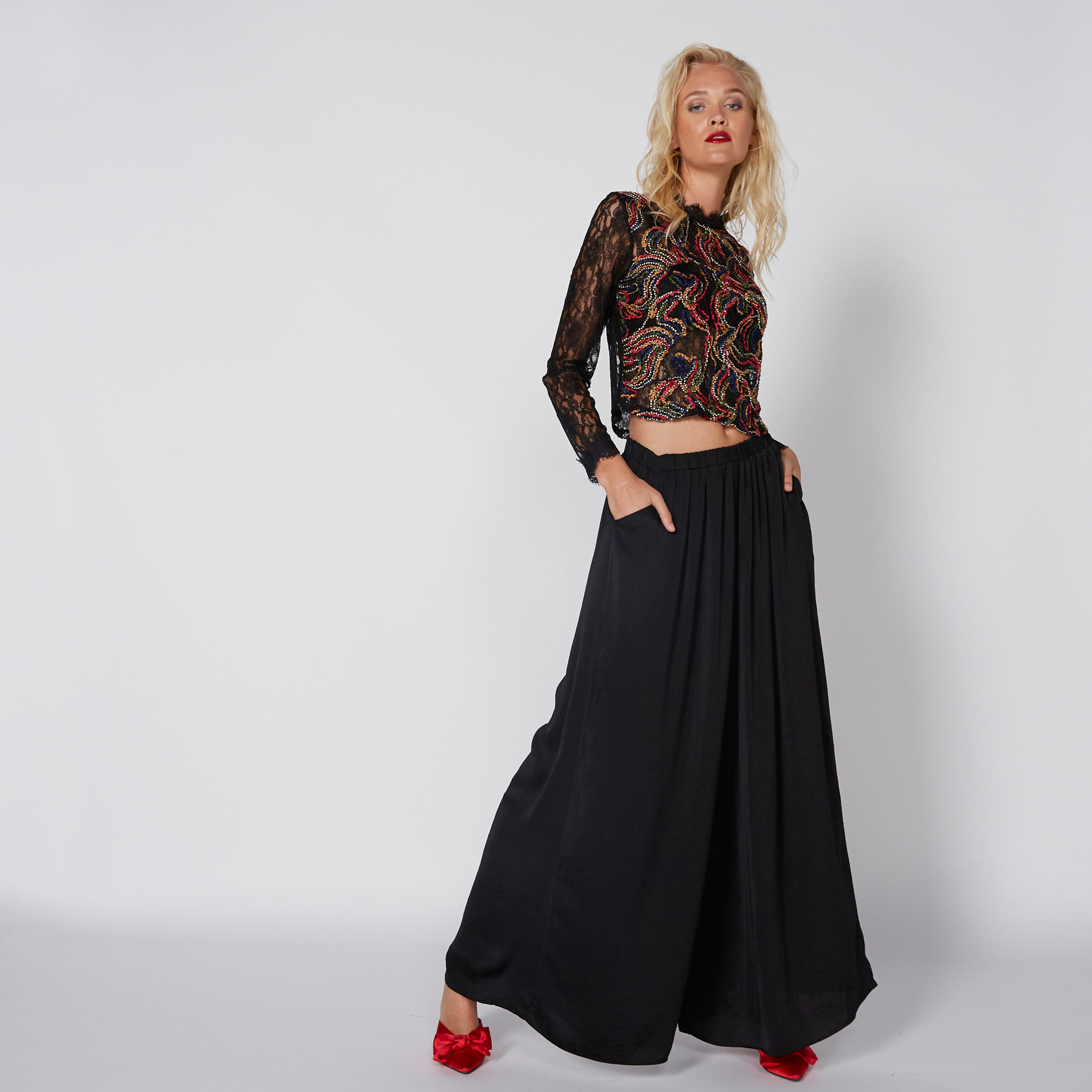 بنطال بالازو طويل بخصر مطّاطي وجيوب-women-clothing-bottoms-trousers-image-1