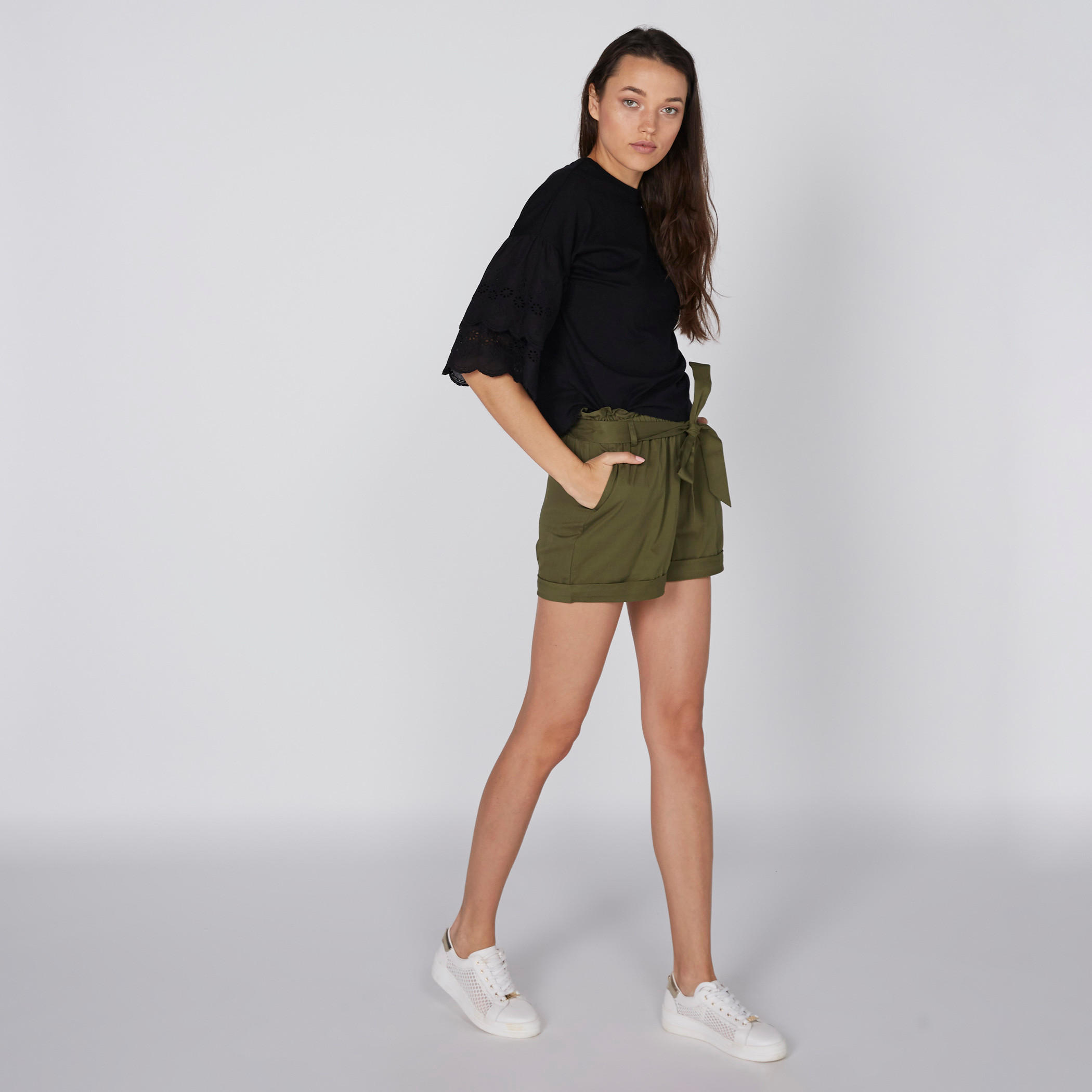 شورت بخصر بيبرباج وجيوب-women-clothing-bottoms-shorts-image-2
