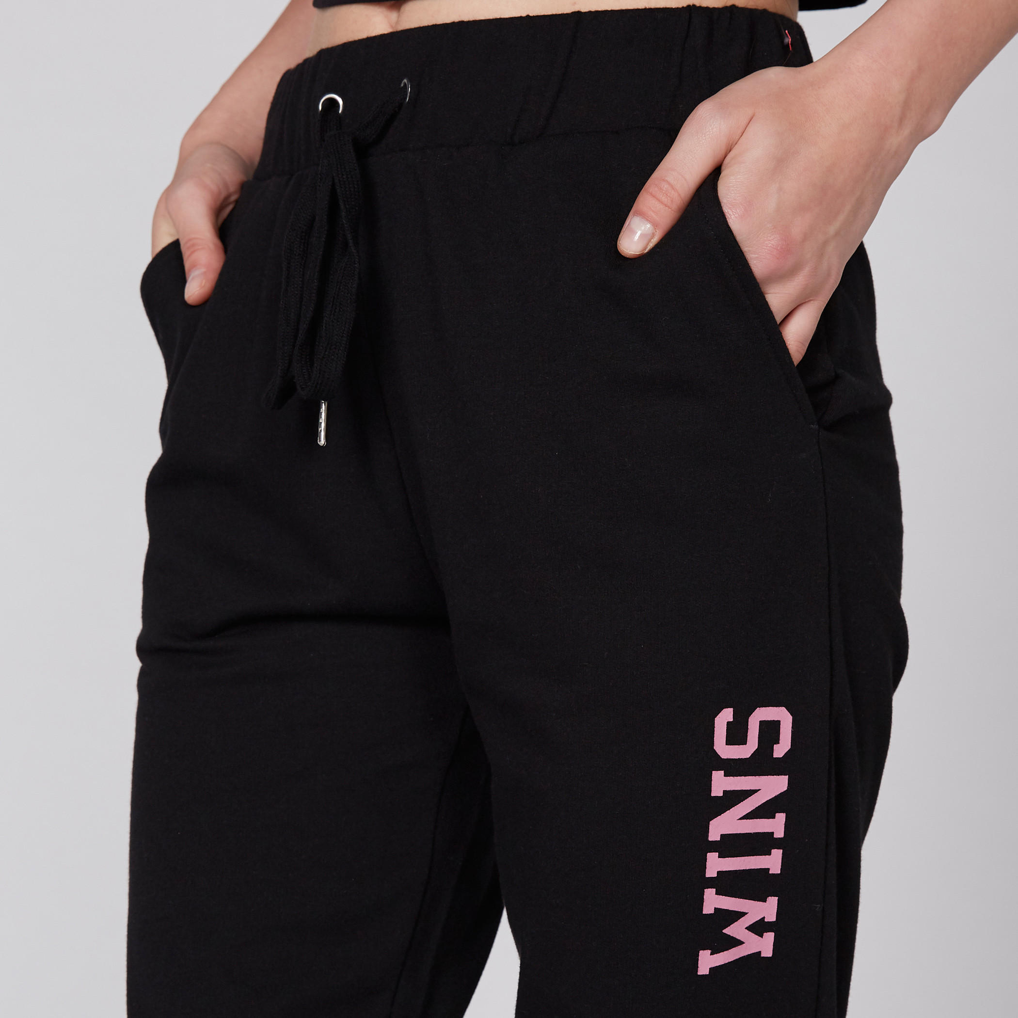 بنطال رياضي طويل بخصر مطّاطي وطبعات-women-clothing-bottoms-joggers-image-3