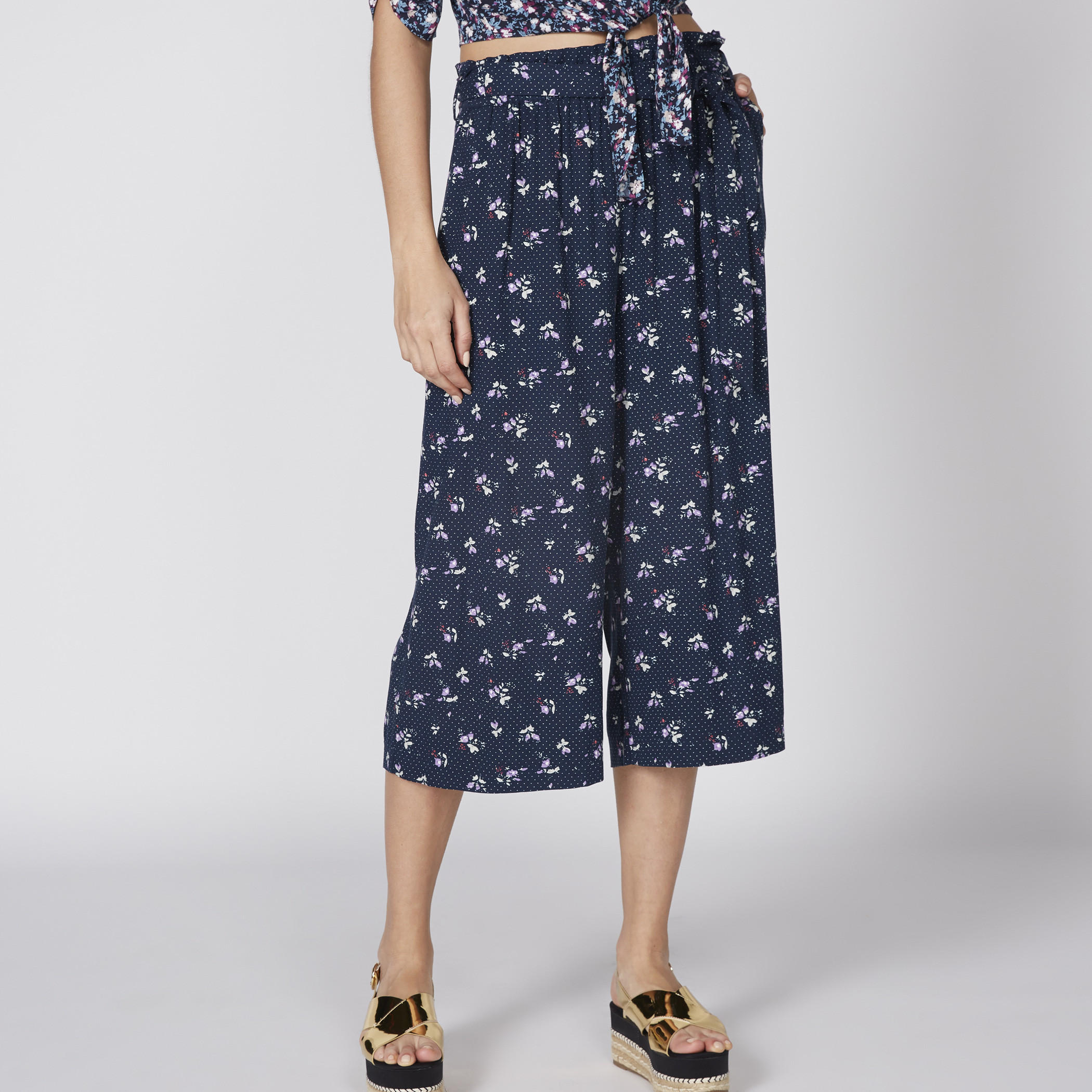 بنطال واسع الساقين بحزام رباط وجيوب وطبعات-women-clothing-bottoms-trousers-image-1