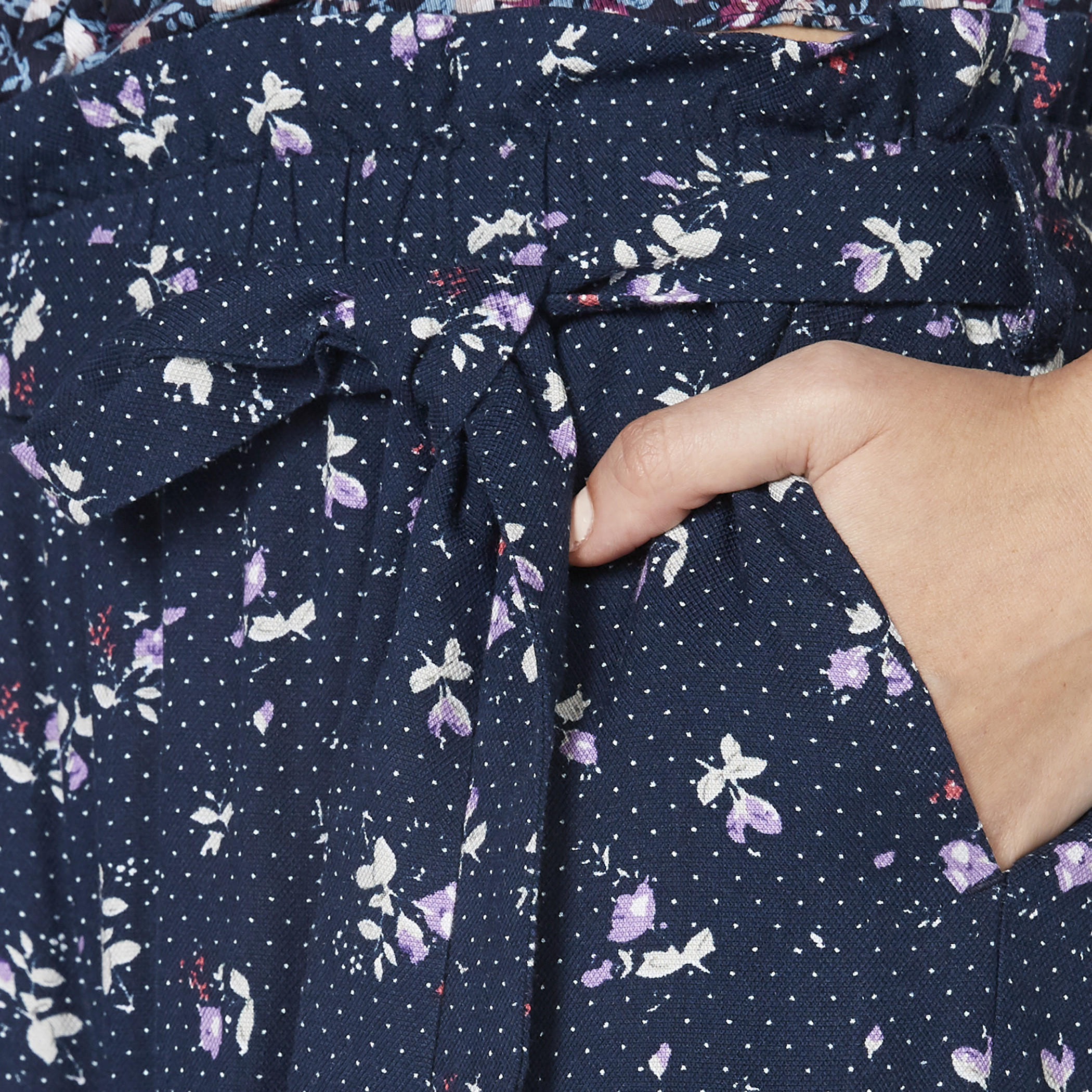 بنطال واسع الساقين بحزام رباط وجيوب وطبعات-women-clothing-bottoms-trousers-image-3