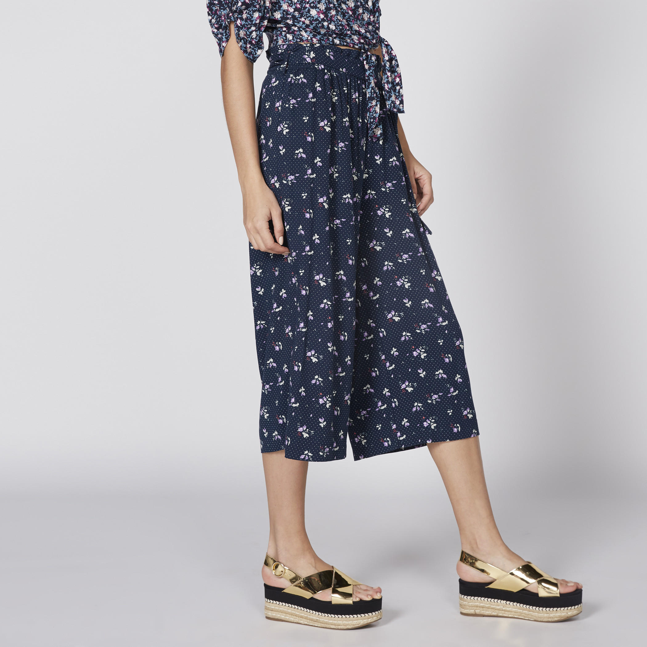 بنطال واسع الساقين بحزام رباط وجيوب وطبعات-women-clothing-bottoms-trousers-image-4