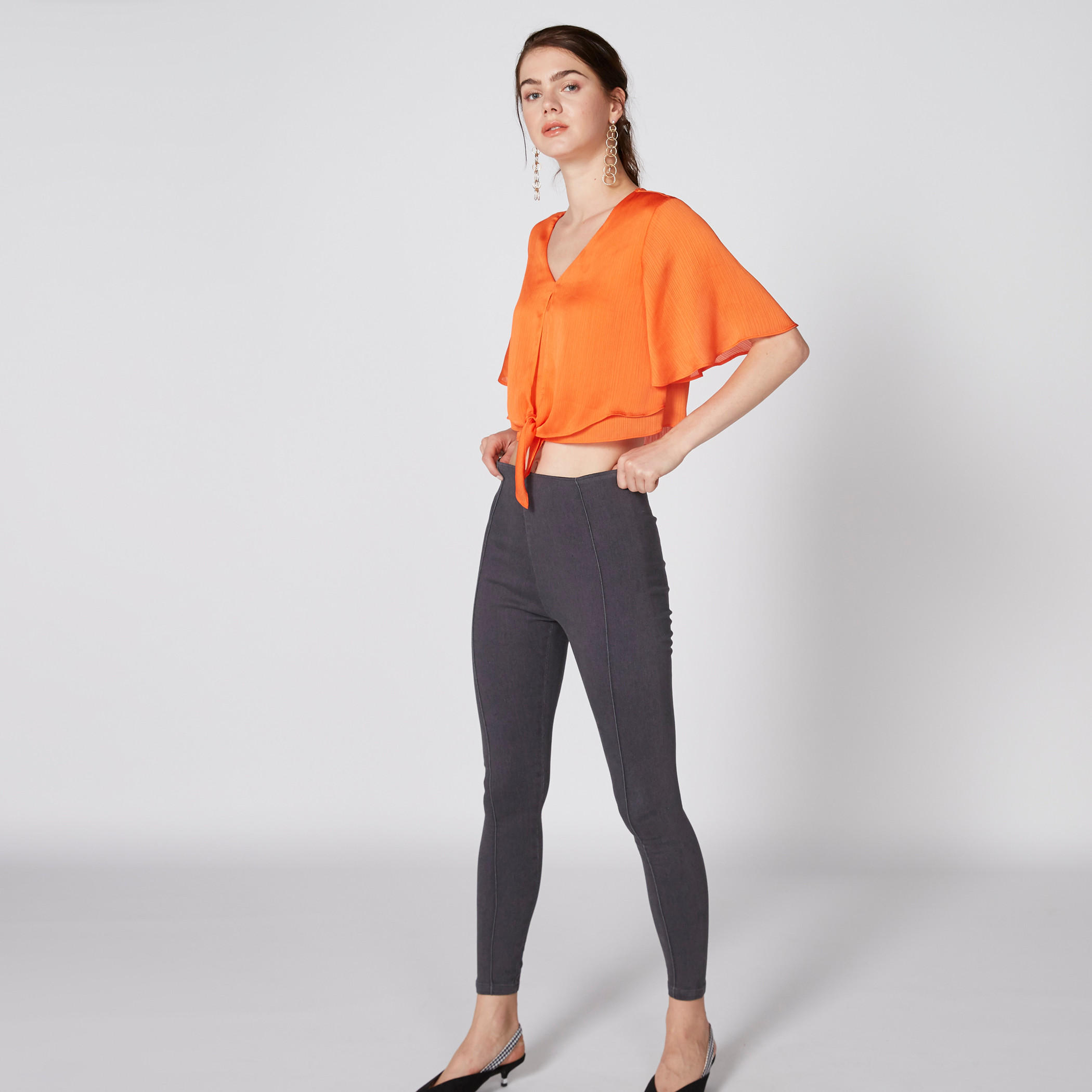 بلوزة قصيرة ياقة V وأكمام واسعة ورباط-women-clothing-shirtsandblouses-blouses-image-4
