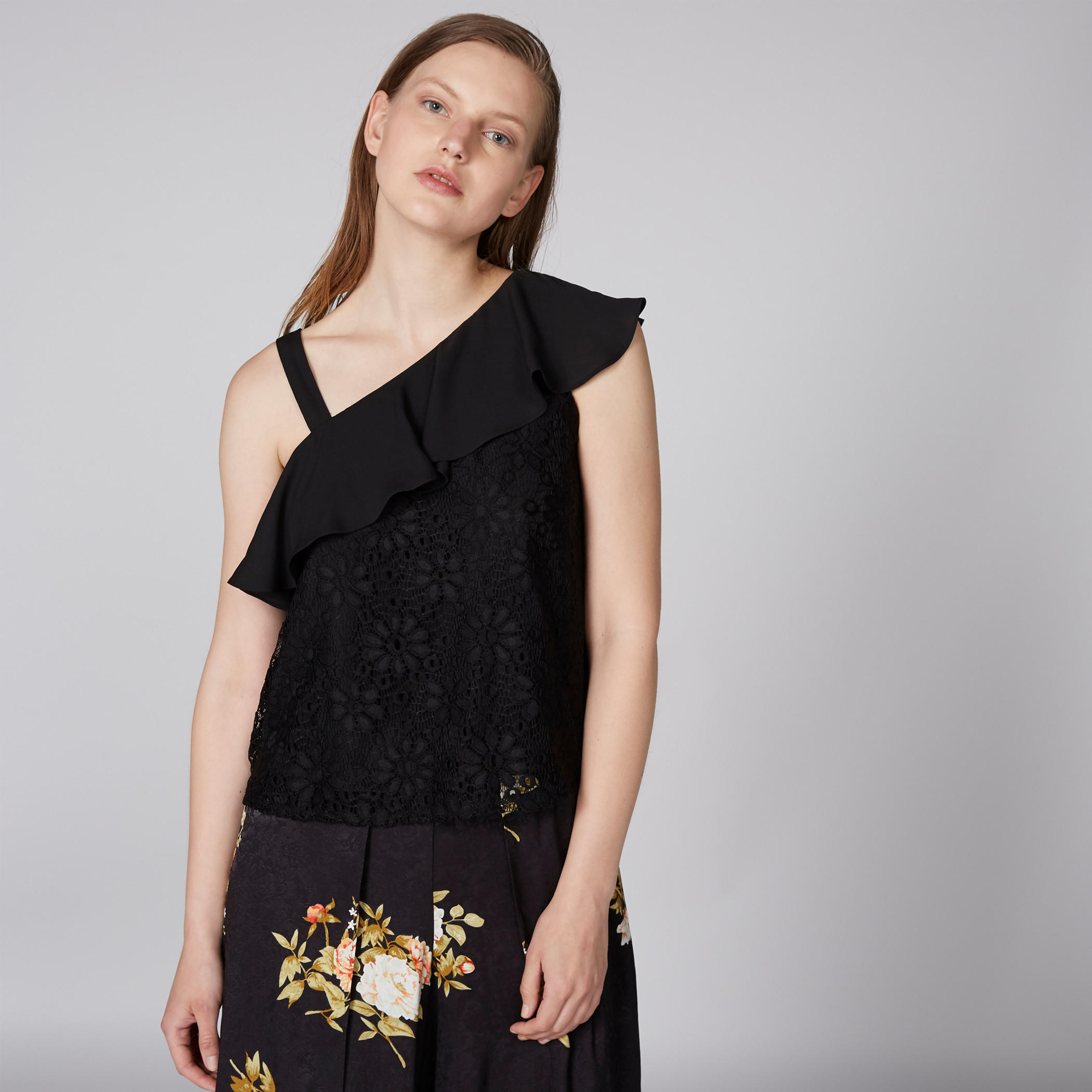 بلوزة بكتف واحد وتفاصيل دانتيل وكشكش-women-clothing-shirtsandblouses-blouses-image-1