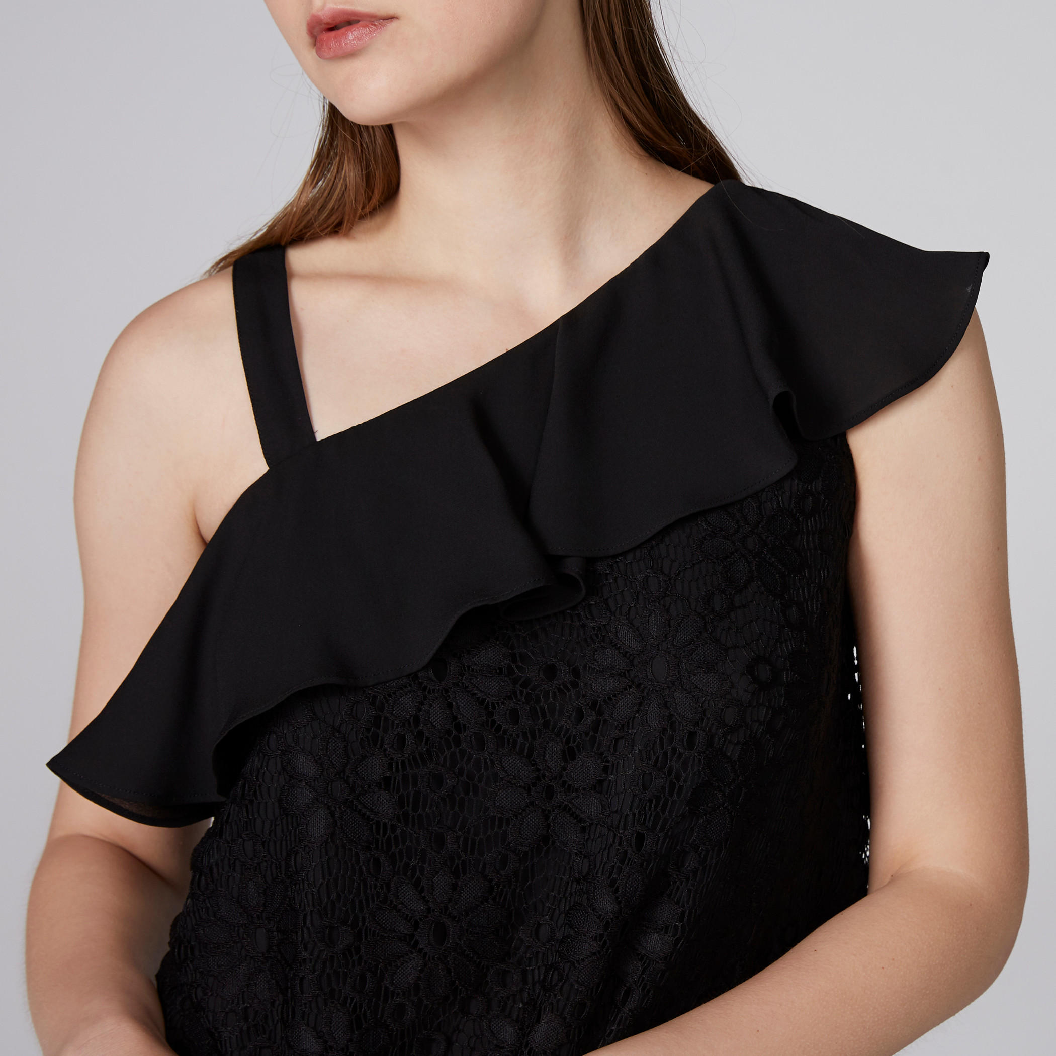 بلوزة بكتف واحد وتفاصيل دانتيل وكشكش-women-clothing-shirtsandblouses-blouses-image-4