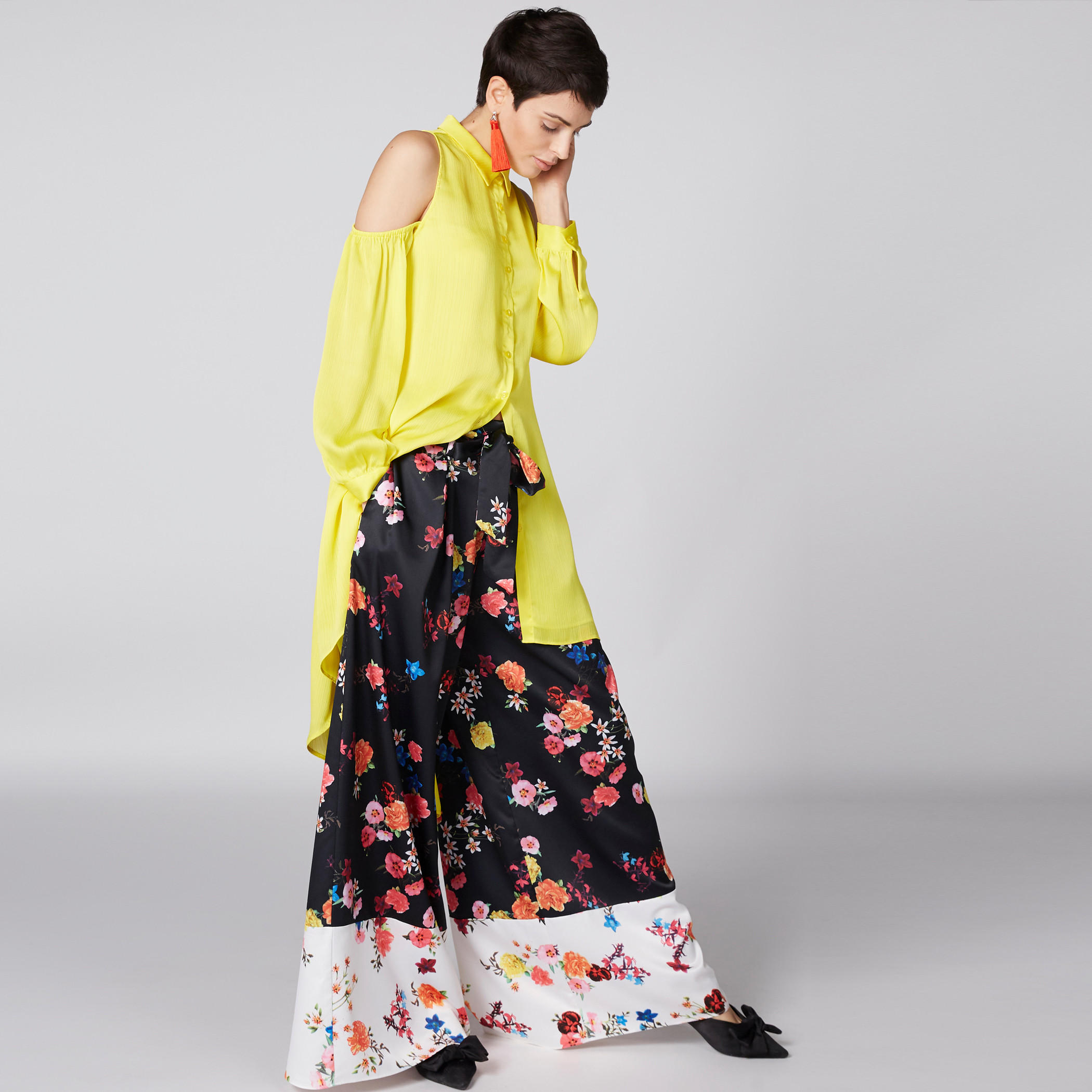 قميص مكشوف الأكتاف بحوّاف غير مستوية ووصلة أزرار كاملة-women-clothing-shirtsandblouses-shirts-image-1