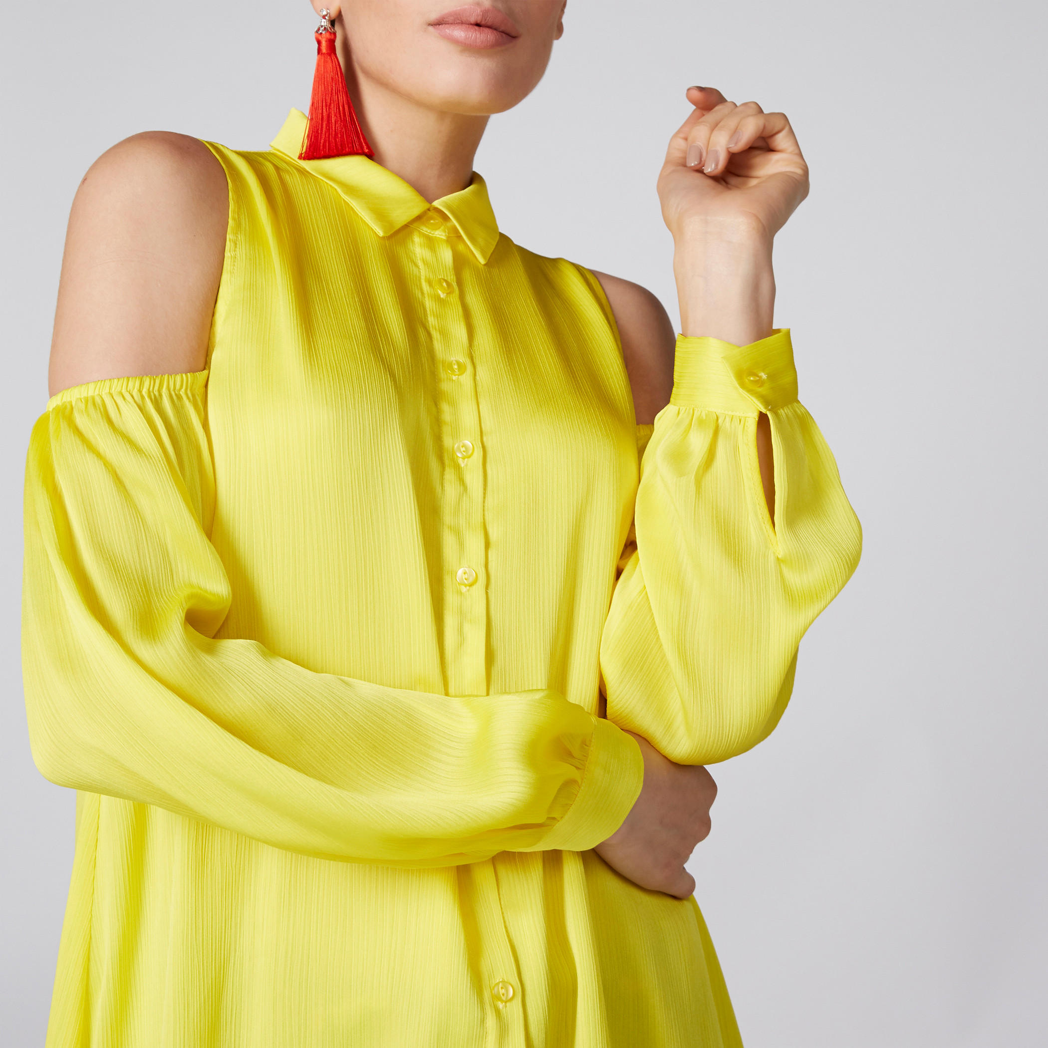 قميص مكشوف الأكتاف بحوّاف غير مستوية ووصلة أزرار كاملة-women-clothing-shirtsandblouses-shirts-image-2