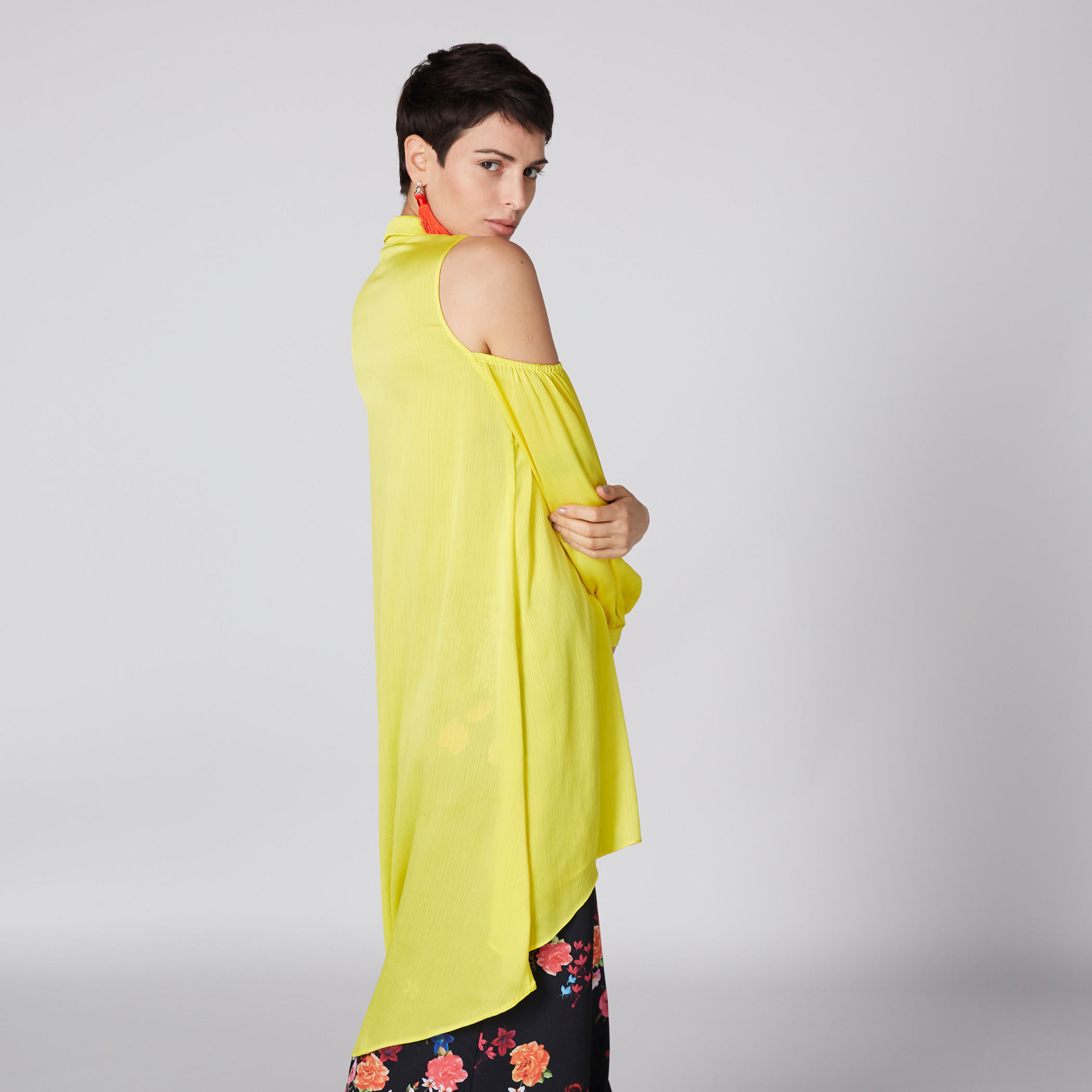 قميص مكشوف الأكتاف بحوّاف غير مستوية ووصلة أزرار كاملة-women-clothing-shirtsandblouses-shirts-image-3