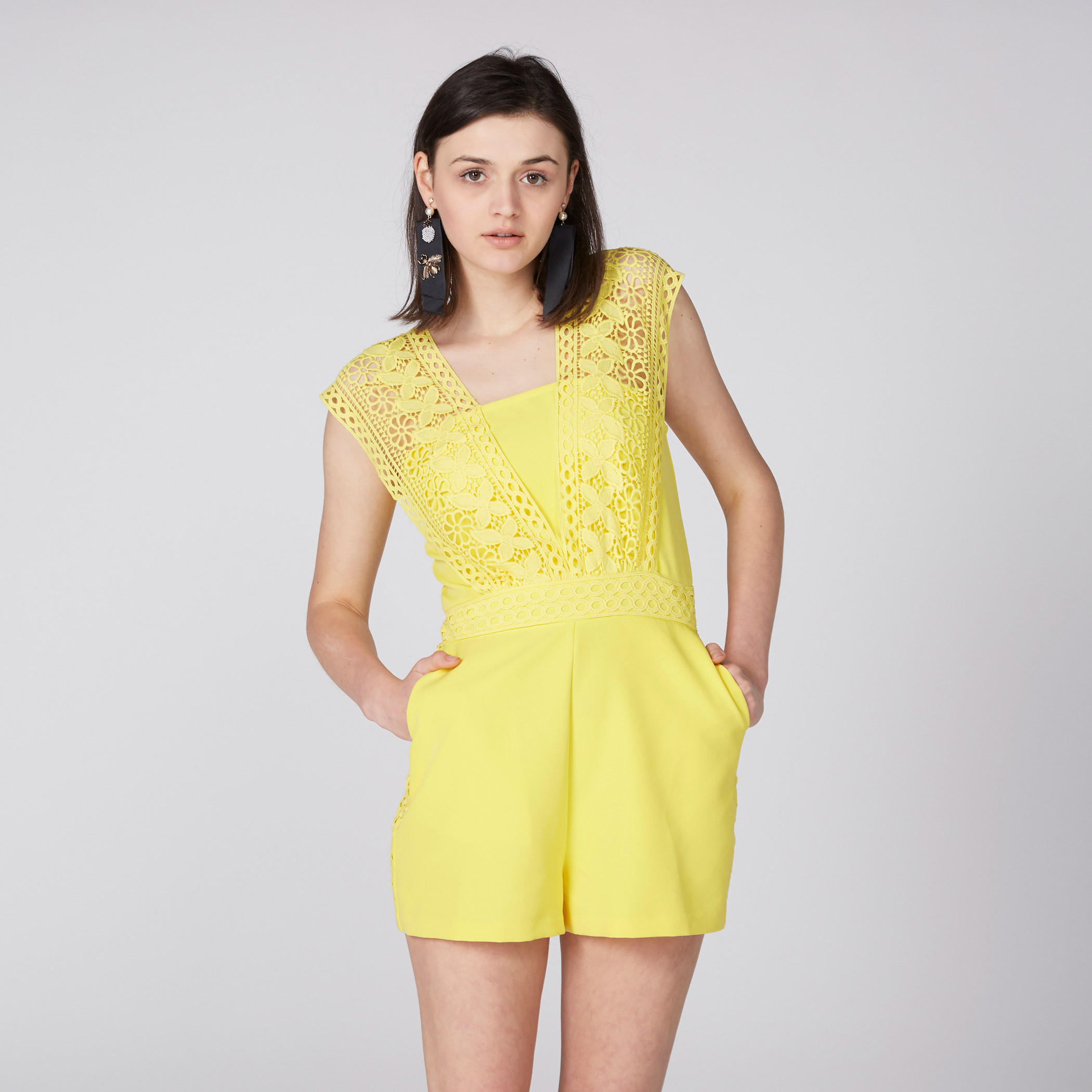 أفرول قصير بجيوب وتفاصيل دانتيل-women-clothing-dresses-image-1