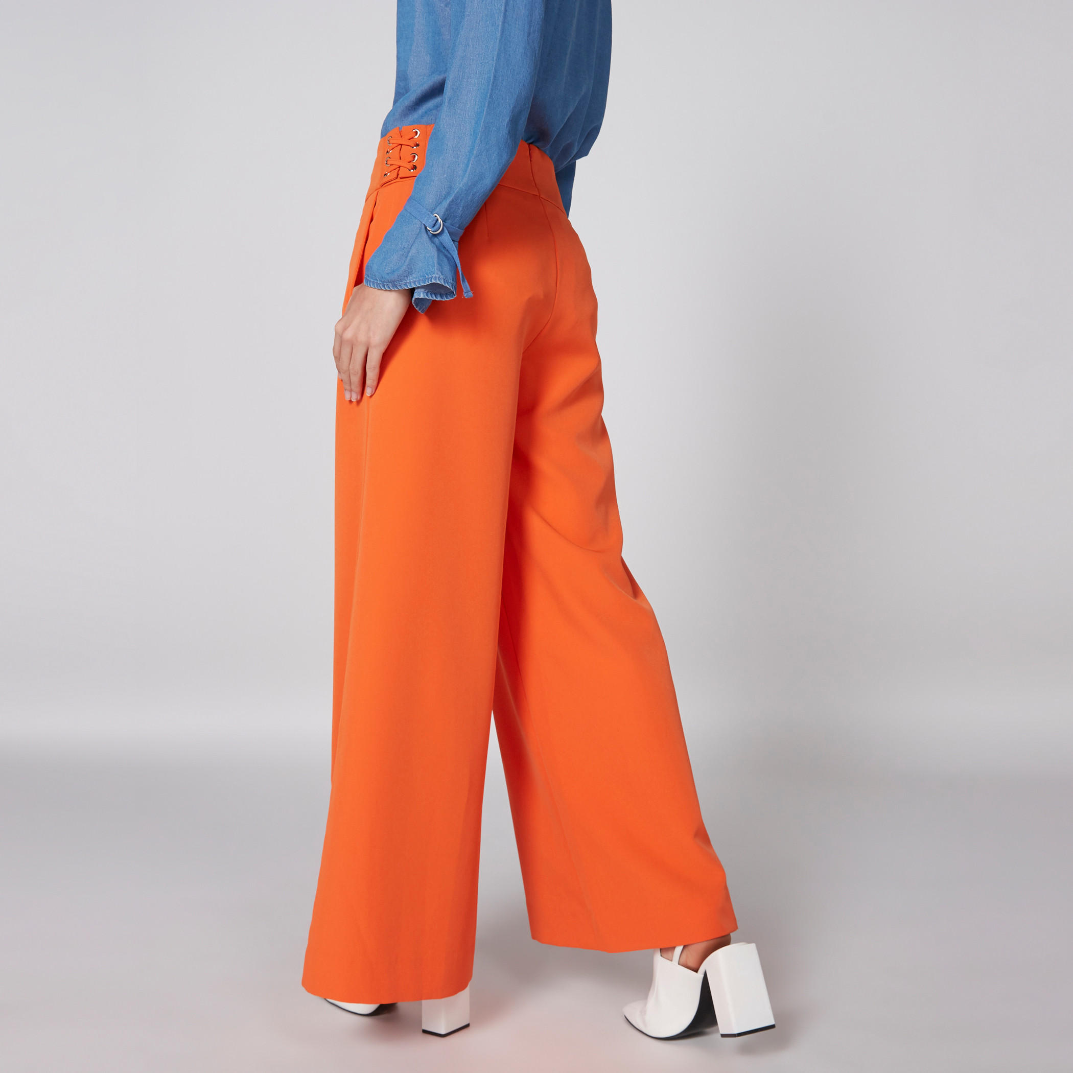 بنطال بالازو طويل بخصر مطّاطي وجيوب-women-clothing-bottoms-trousers-image-2