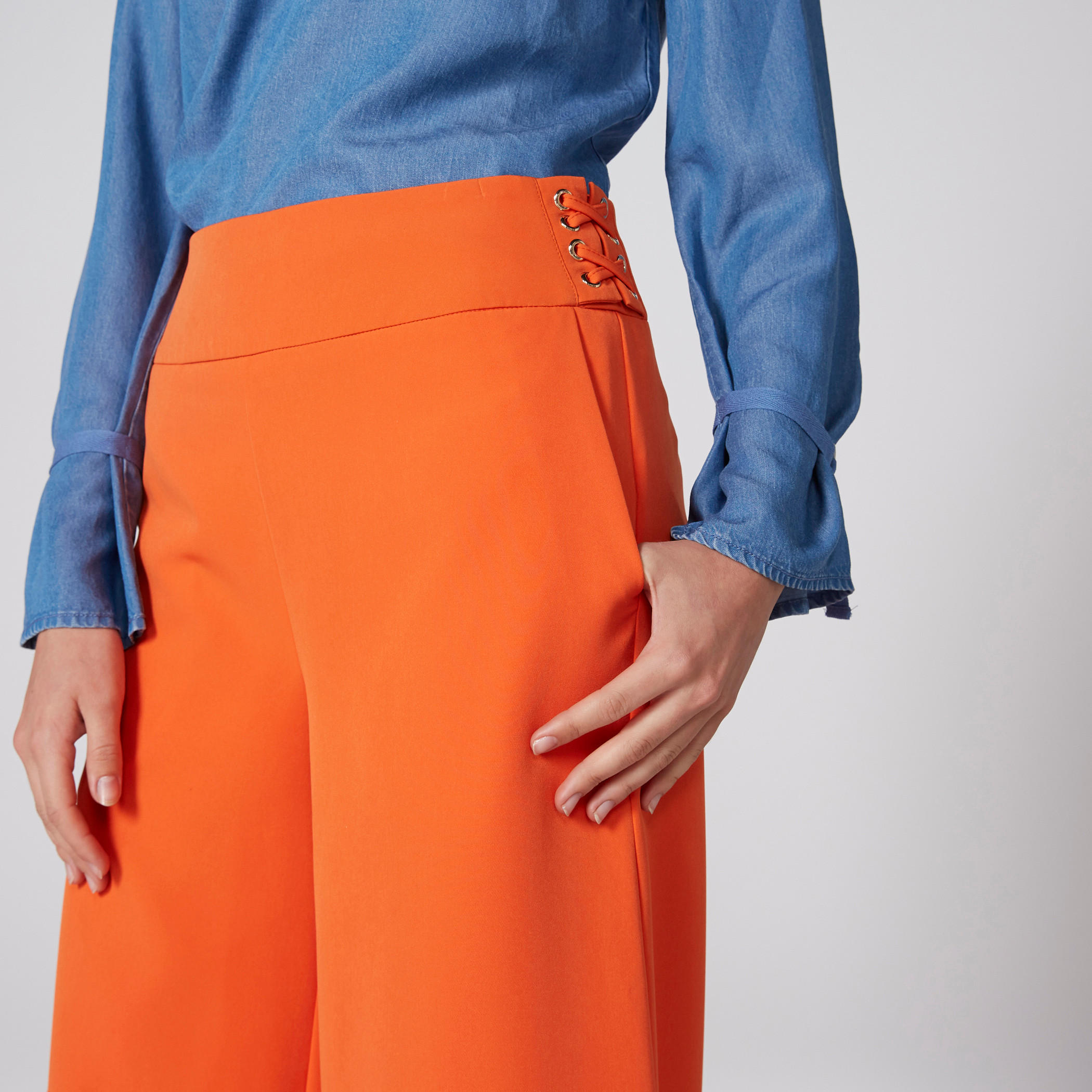 بنطال بالازو طويل بخصر مطّاطي وجيوب-women-clothing-bottoms-trousers-image-4