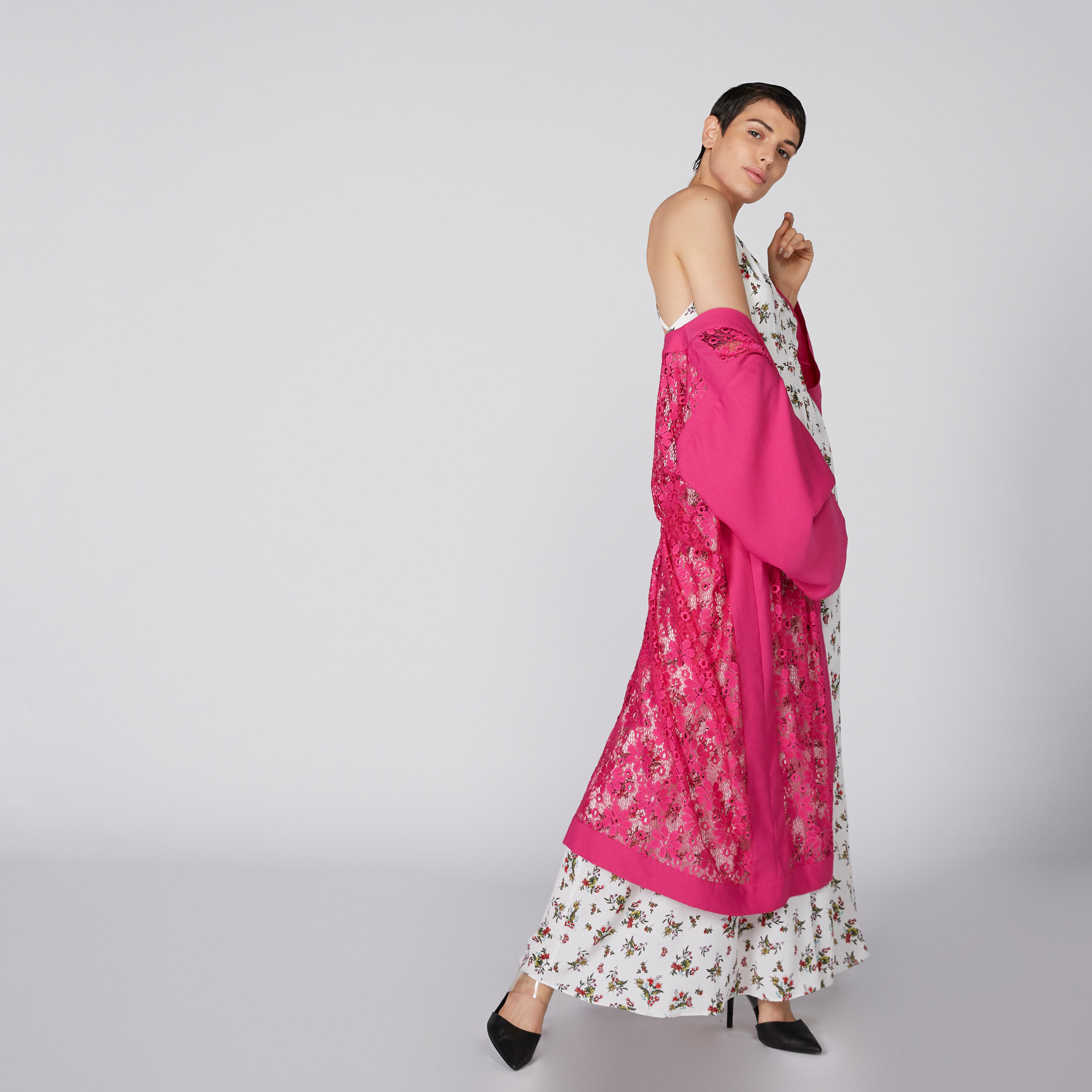 سترة طويلة بأكمام كيمونو وتفاصيل دانتيل-women-clothing-shirtsandblouses-blouses-image-1