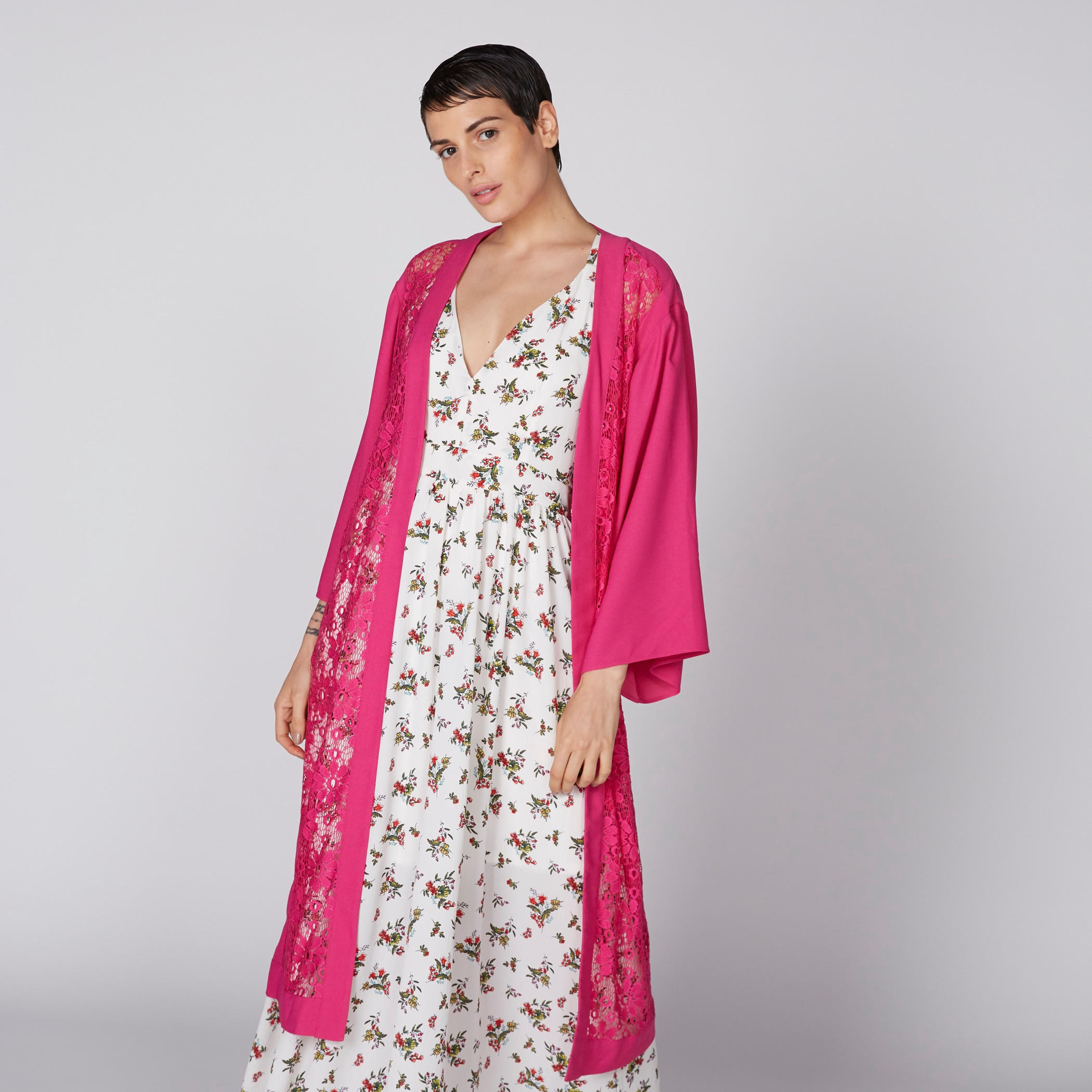 سترة طويلة بأكمام كيمونو وتفاصيل دانتيل-women-clothing-shirtsandblouses-blouses-image-2