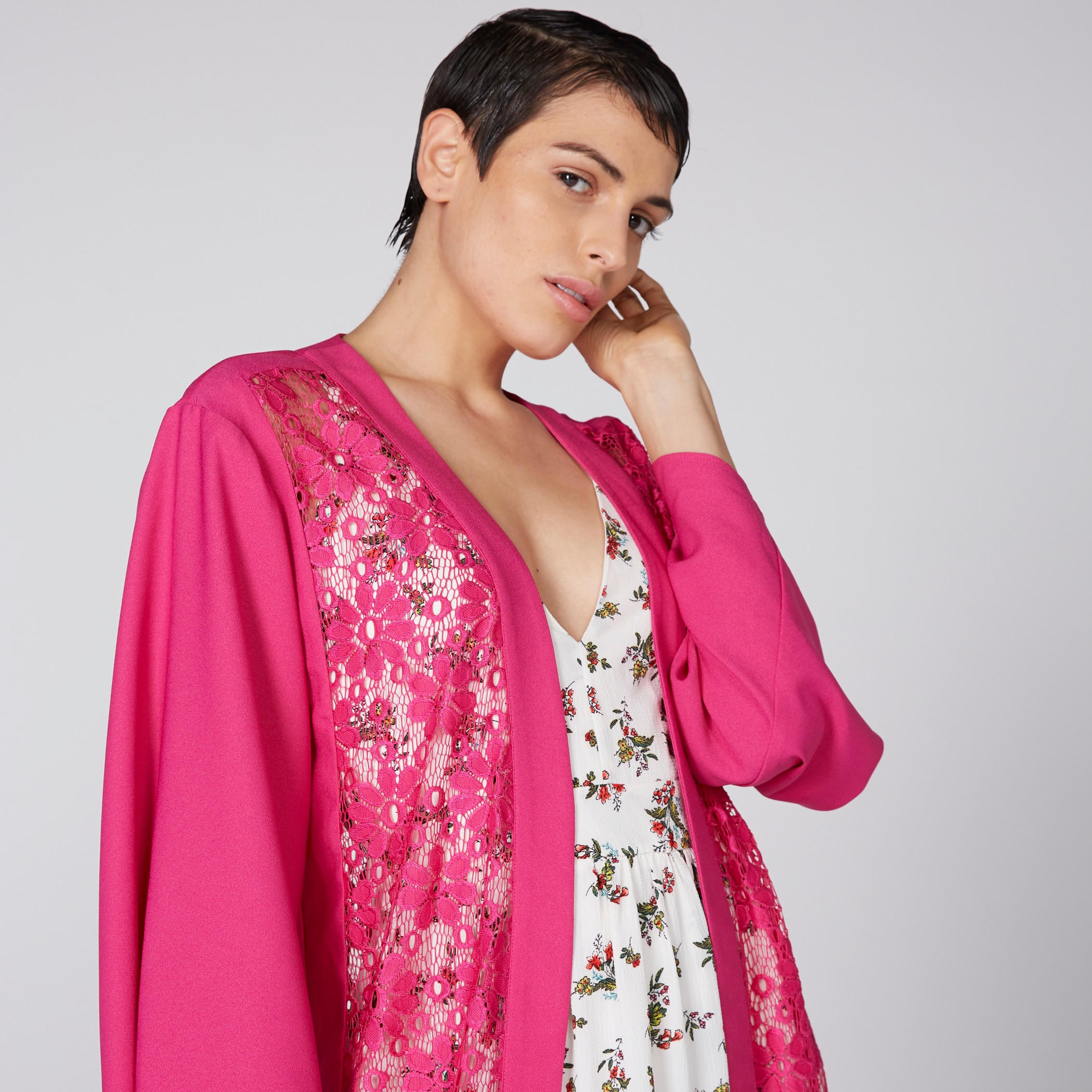 سترة طويلة بأكمام كيمونو وتفاصيل دانتيل-women-clothing-shirtsandblouses-blouses-image-3